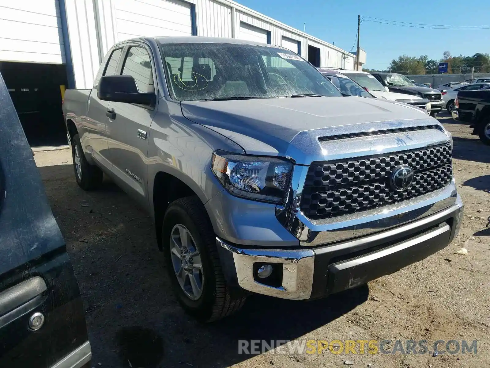 1 Photograph of a damaged car 5TFUY5F15LX955492 TOYOTA TUNDRA 2020