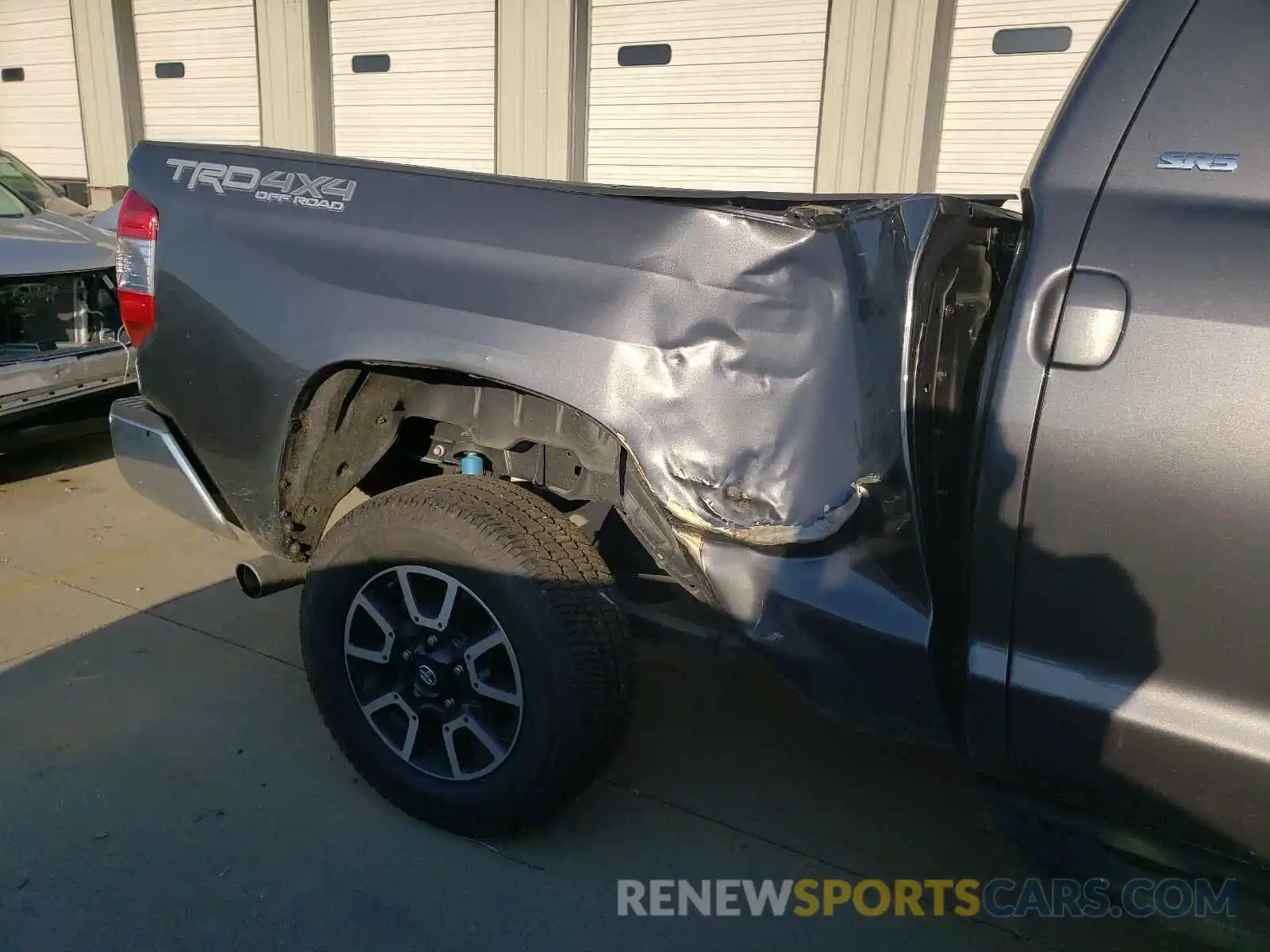 9 Photograph of a damaged car 5TFUY5F16LX921903 TOYOTA TUNDRA 2020