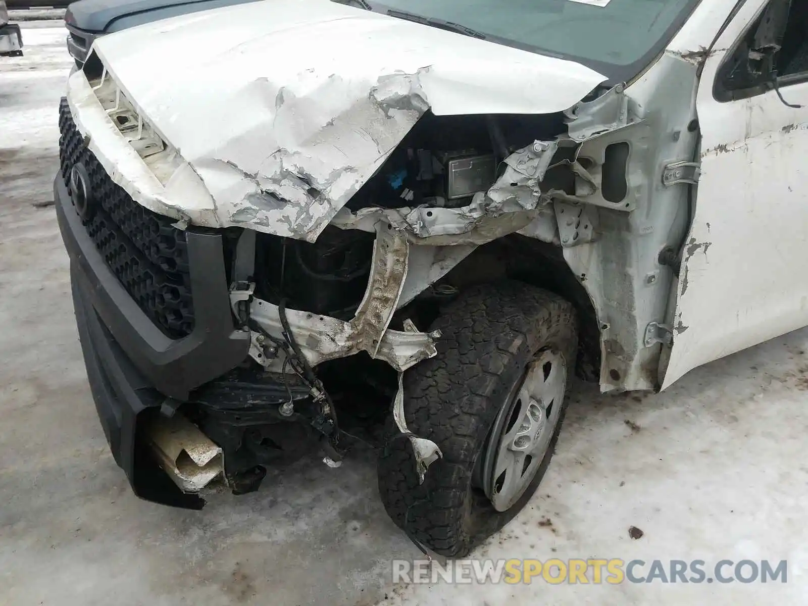 9 Photograph of a damaged car 5TFUY5F16LX923117 TOYOTA TUNDRA 2020