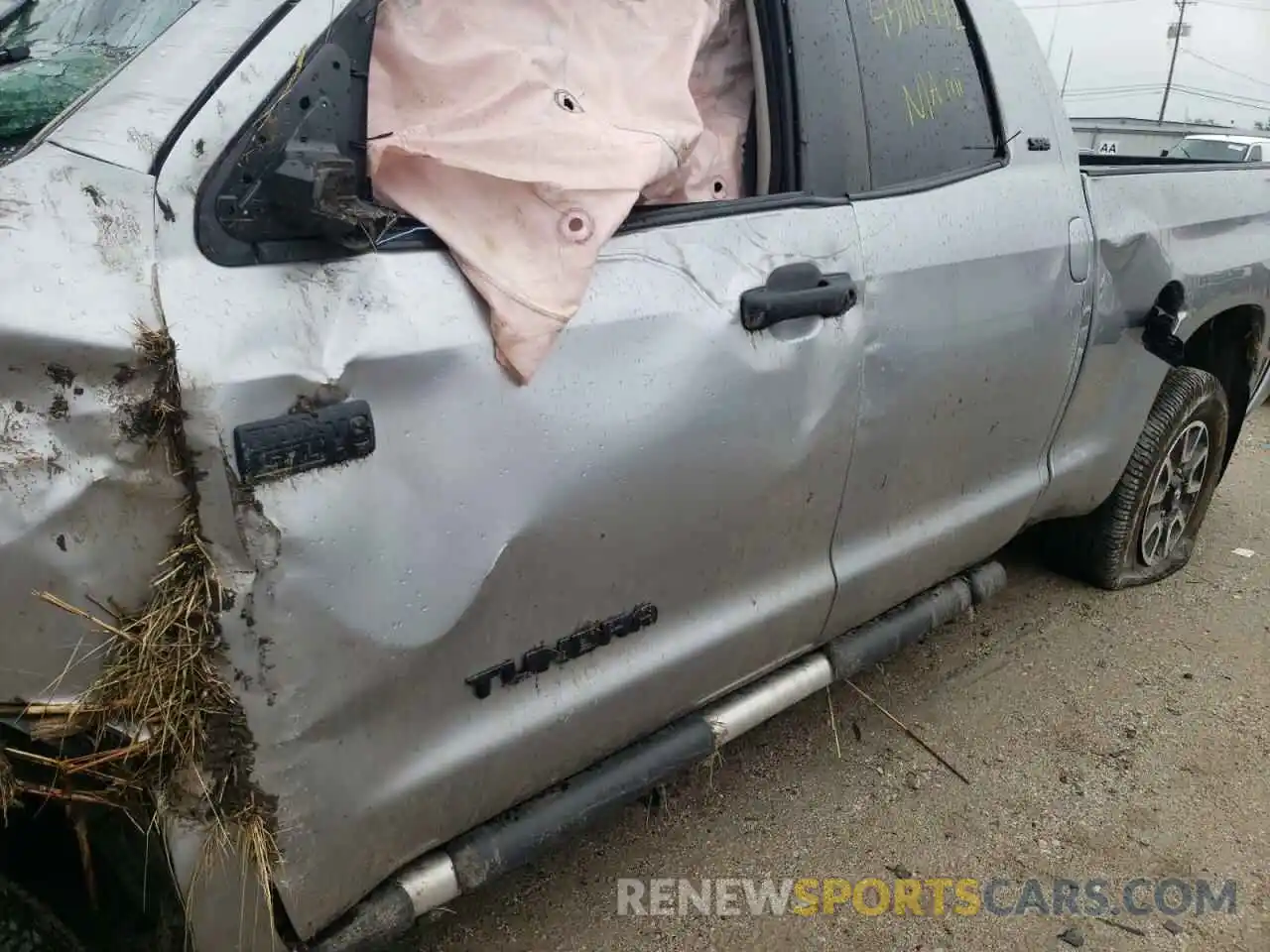 10 Photograph of a damaged car 5TFUY5F17LX887728 TOYOTA TUNDRA 2020