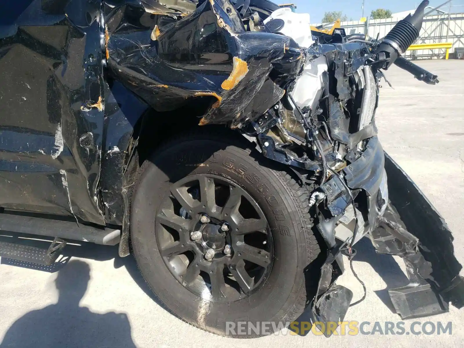9 Photograph of a damaged car 5TFUY5F17LX888166 TOYOTA TUNDRA 2020