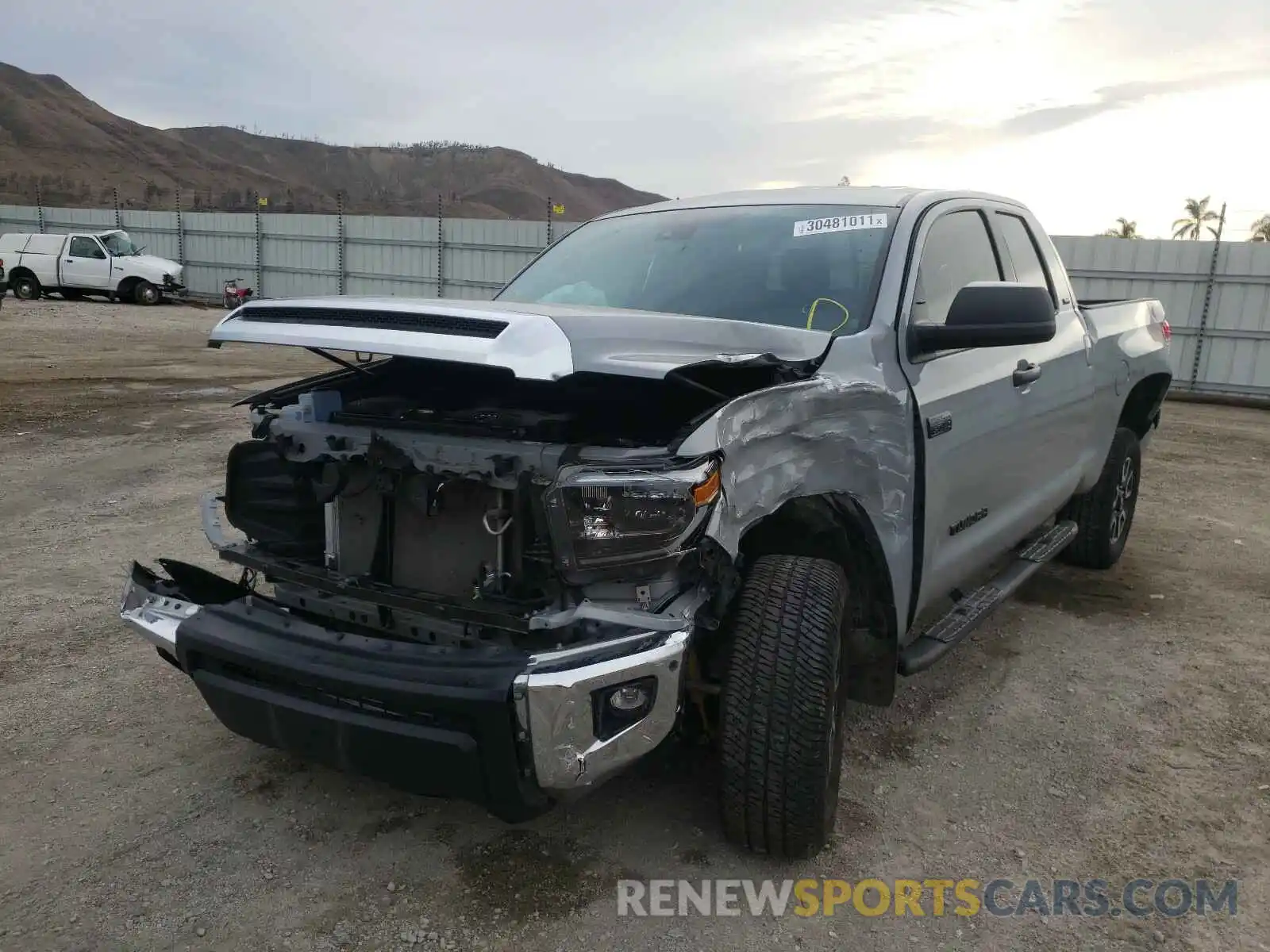 2 Photograph of a damaged car 5TFUY5F17LX915463 TOYOTA TUNDRA 2020