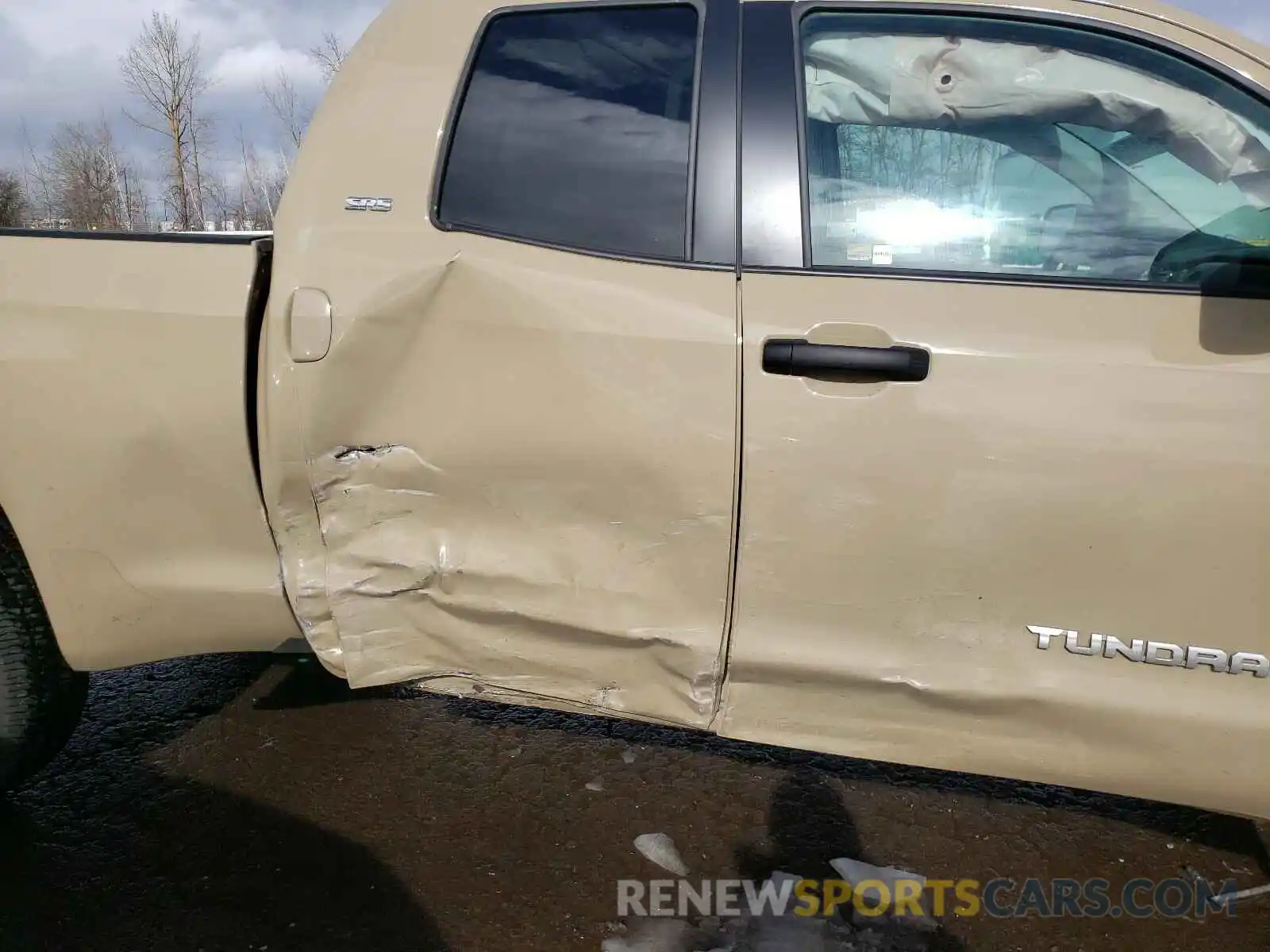 9 Photograph of a damaged car 5TFUY5F17LX945742 TOYOTA TUNDRA 2020