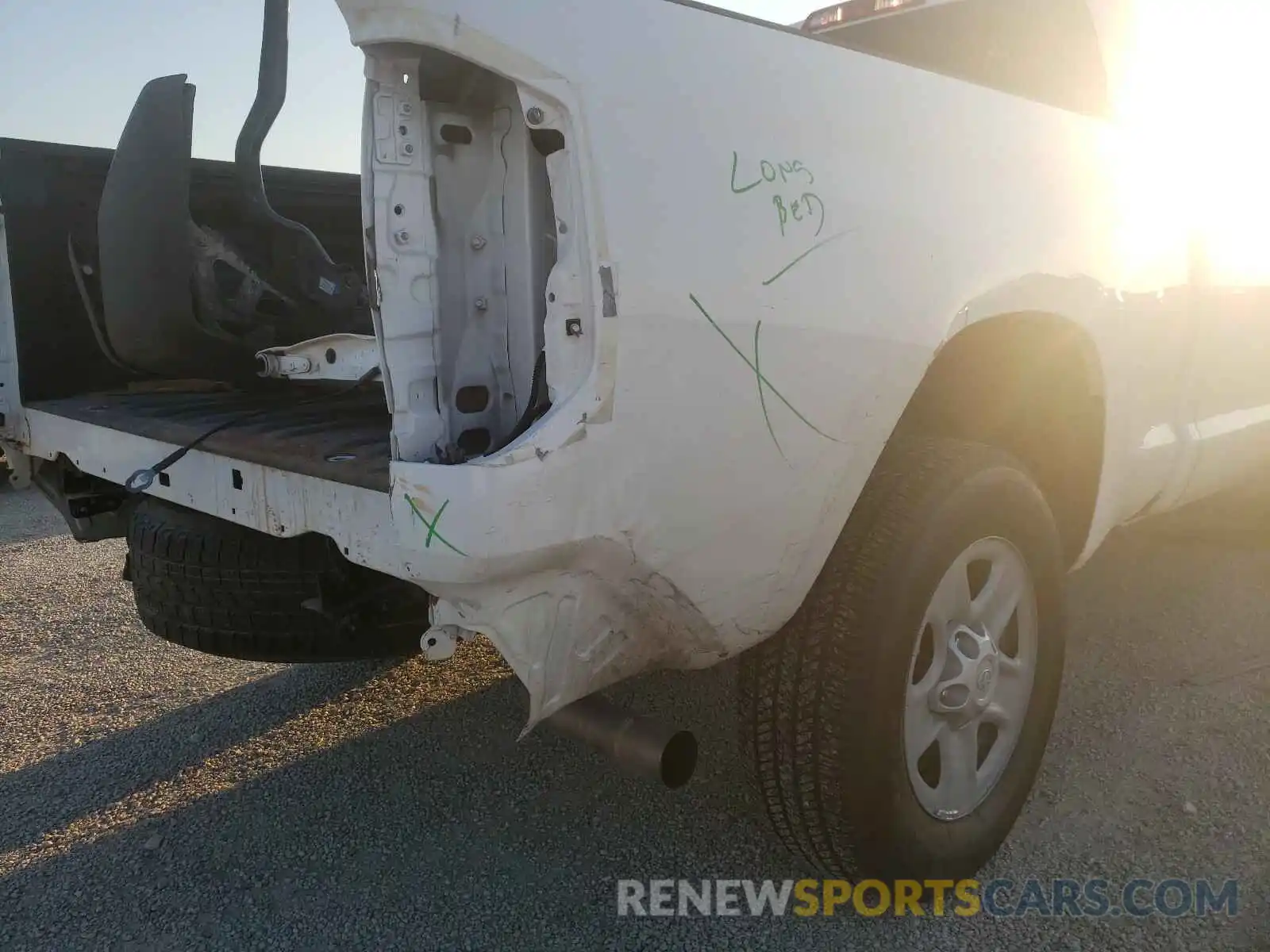 9 Photograph of a damaged car 5TFUY5F17LX950827 TOYOTA TUNDRA 2020