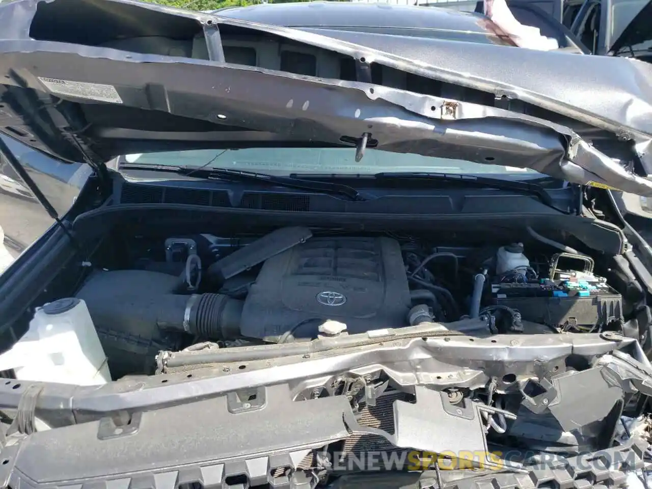 7 Photograph of a damaged car 5TFUY5F18LX872252 TOYOTA TUNDRA 2020