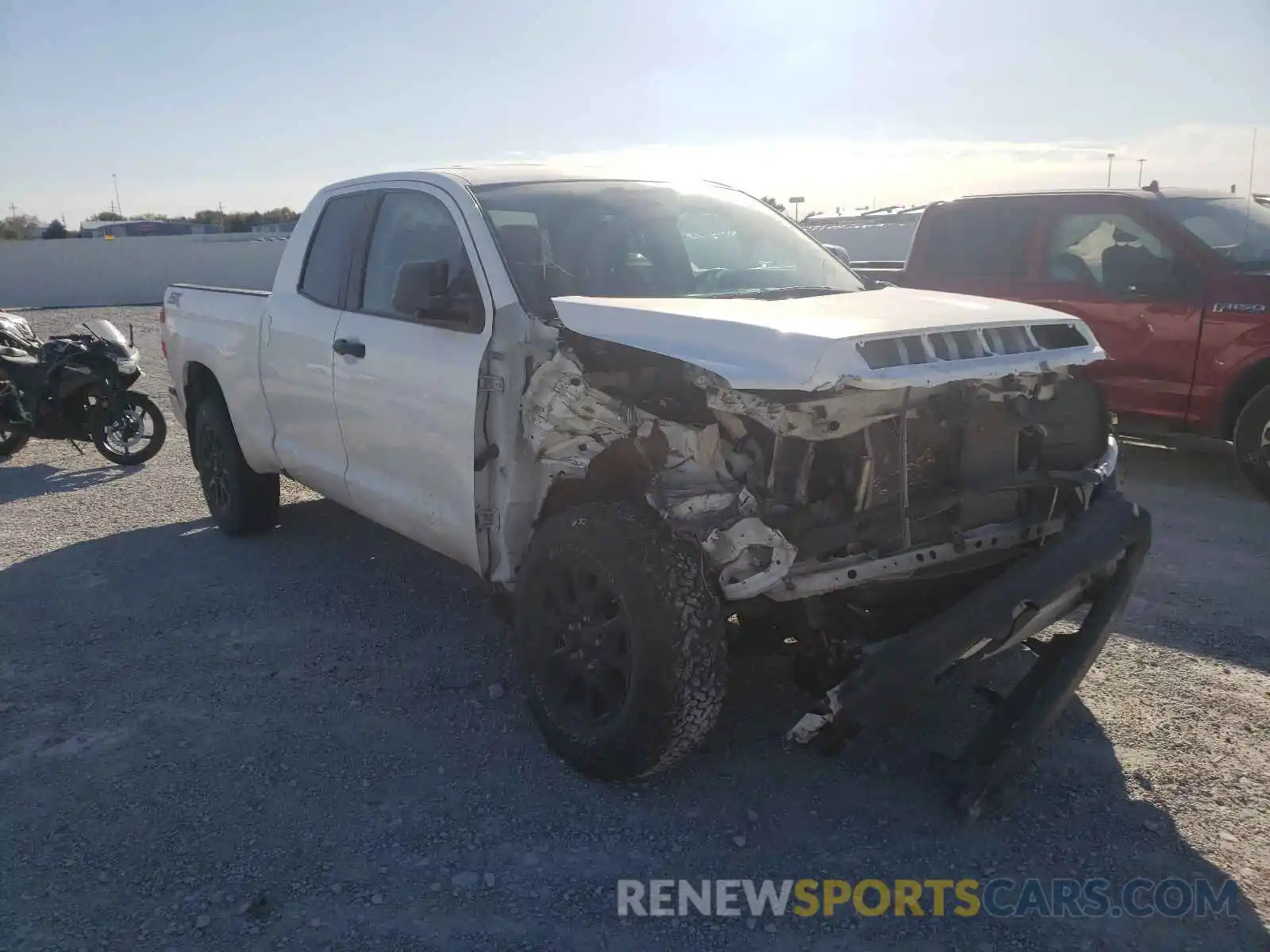 1 Photograph of a damaged car 5TFUY5F18LX872512 TOYOTA TUNDRA 2020