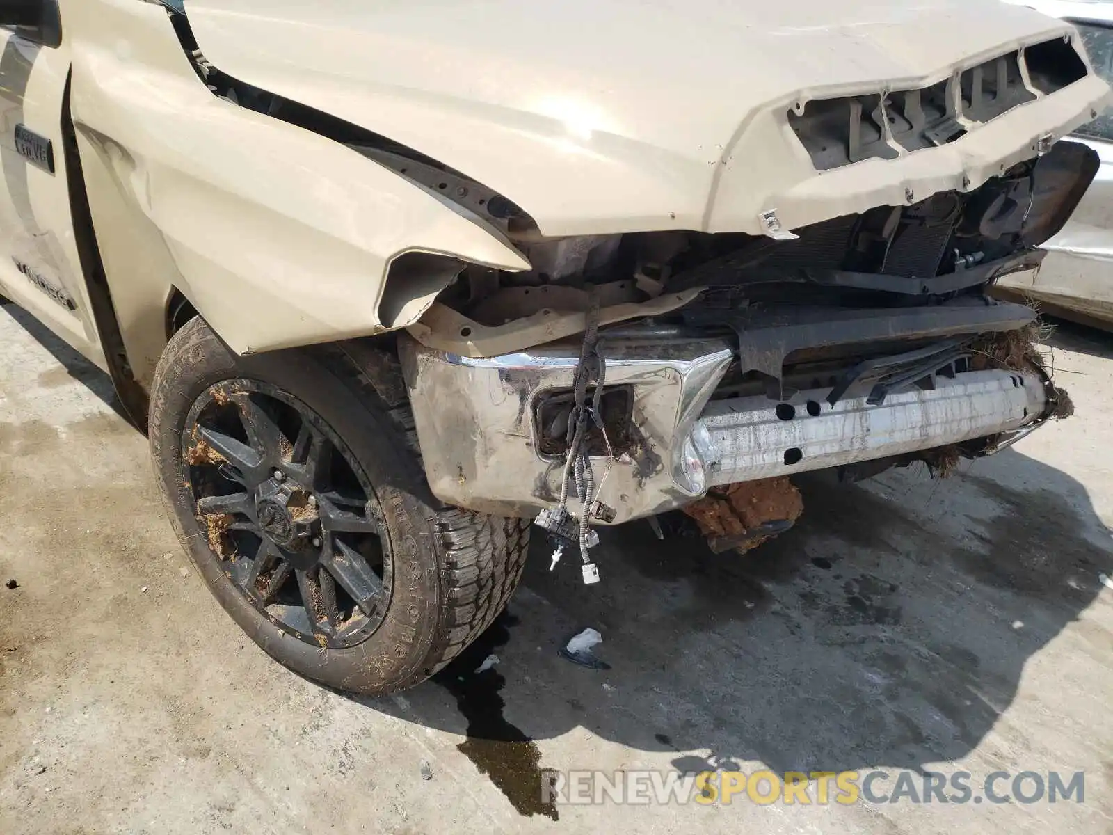 9 Photograph of a damaged car 5TFUY5F18LX876883 TOYOTA TUNDRA 2020