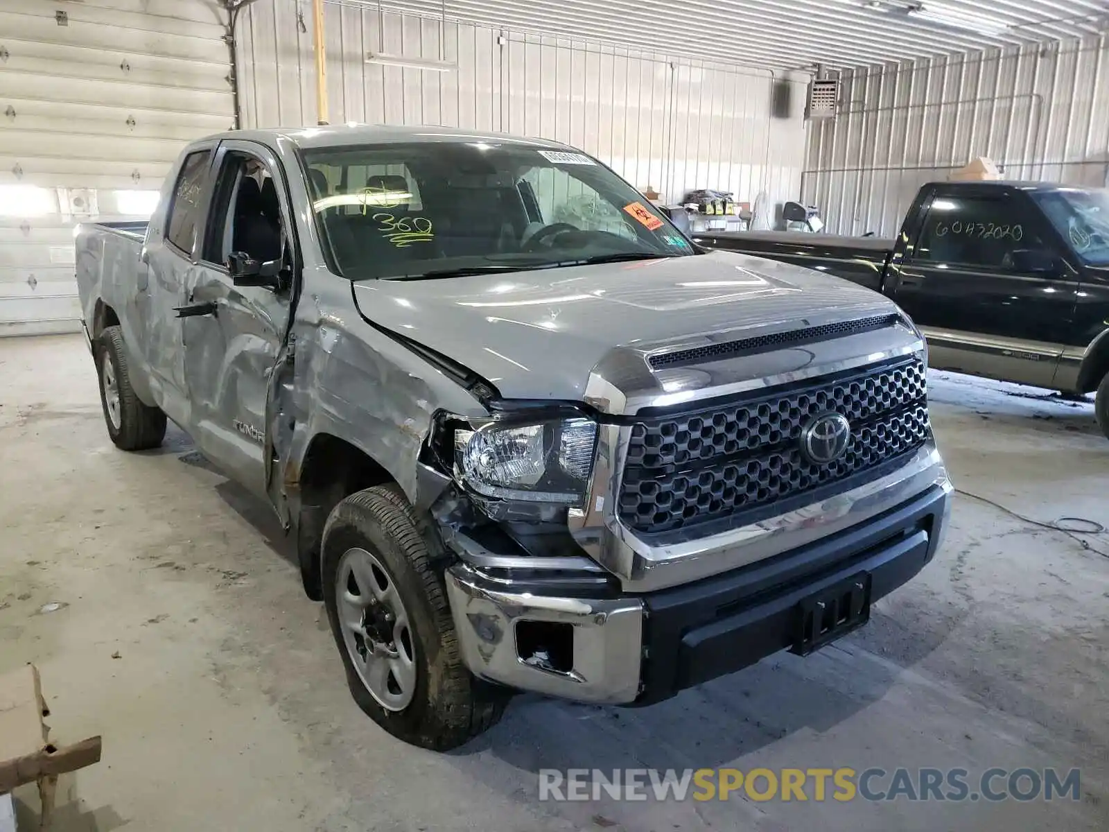 1 Photograph of a damaged car 5TFUY5F18LX921711 TOYOTA TUNDRA 2020