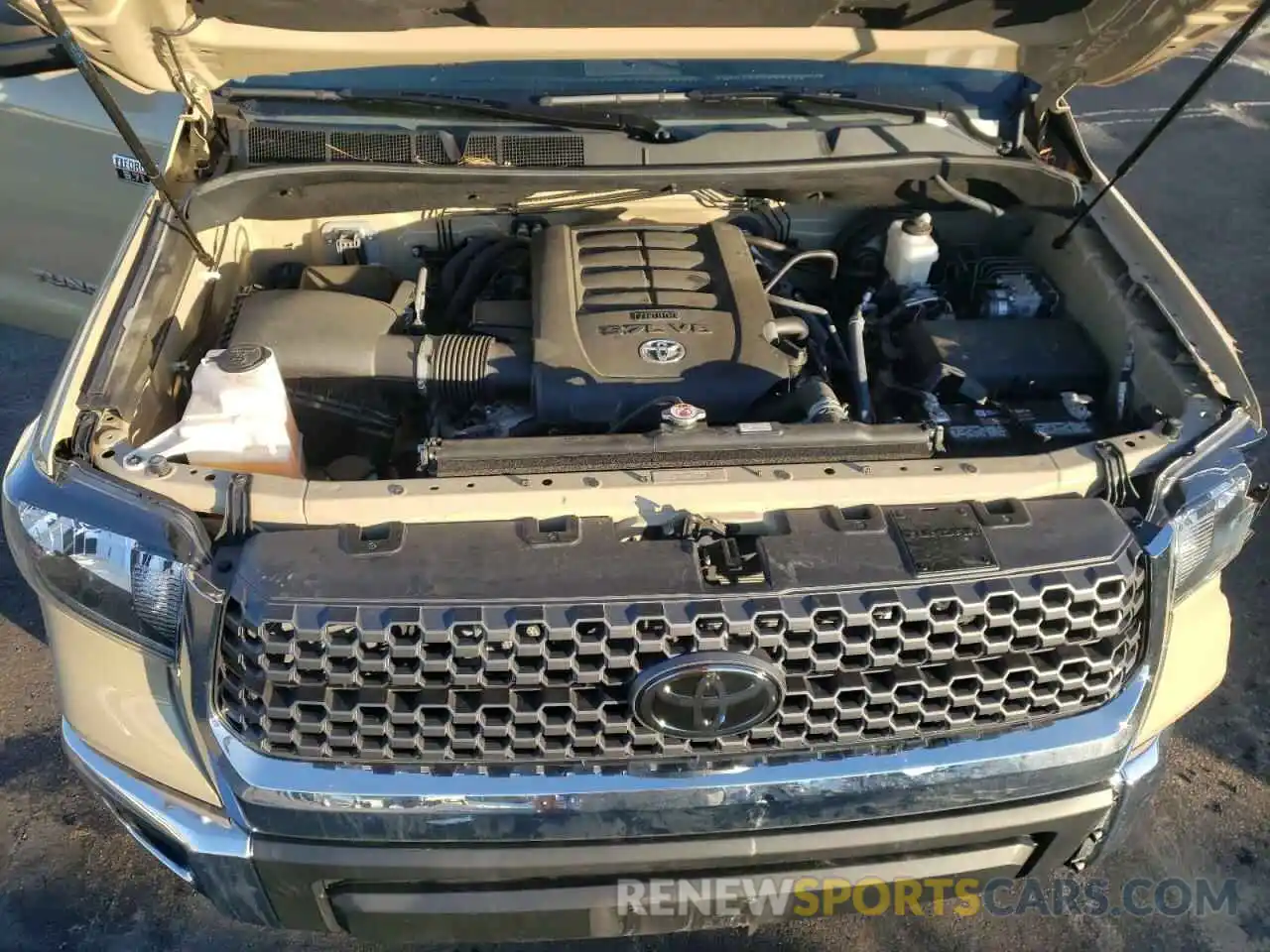 7 Photograph of a damaged car 5TFUY5F18LX927203 TOYOTA TUNDRA 2020