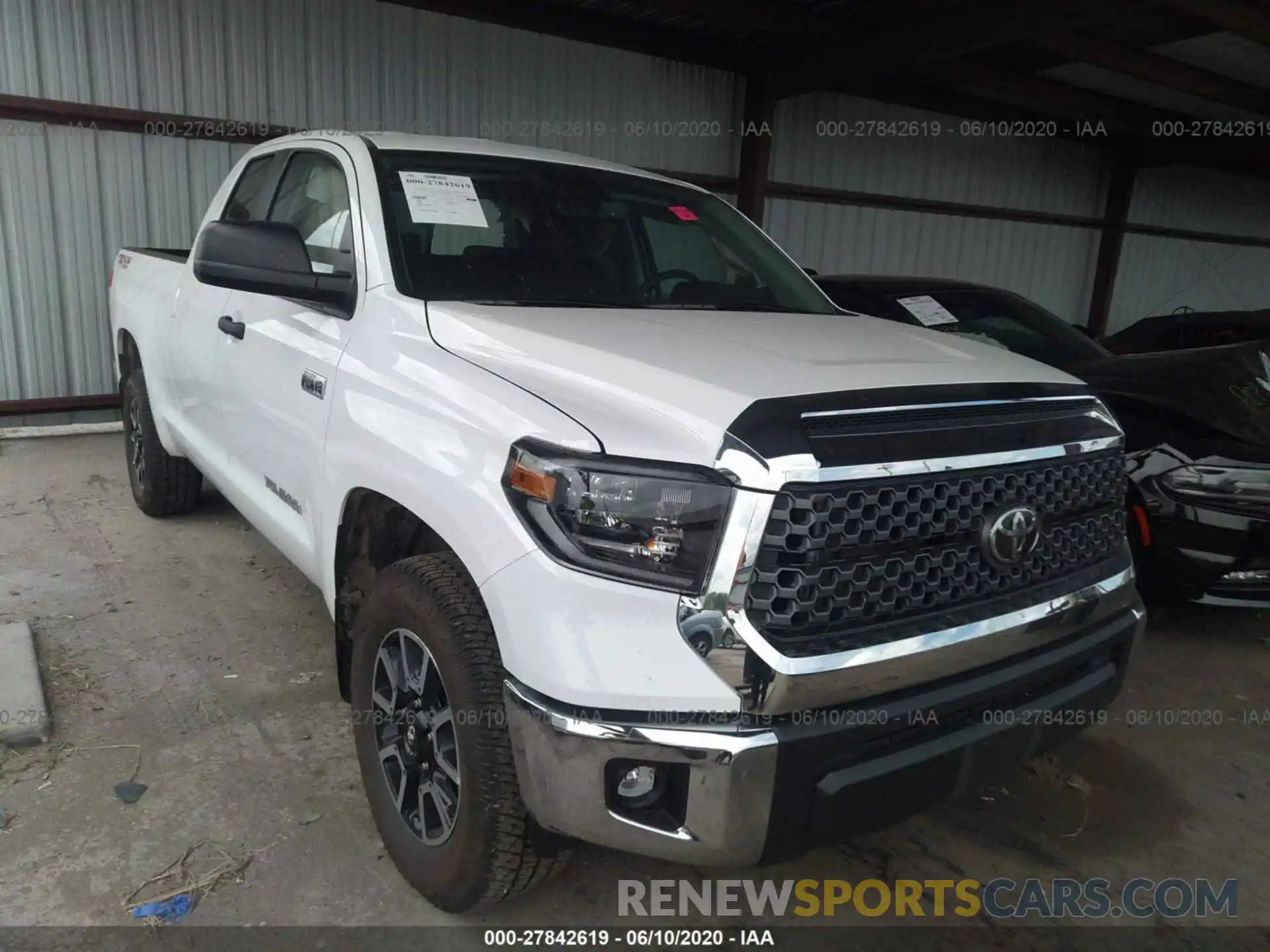 1 Photograph of a damaged car 5TFUY5F19LX898360 TOYOTA TUNDRA 2020