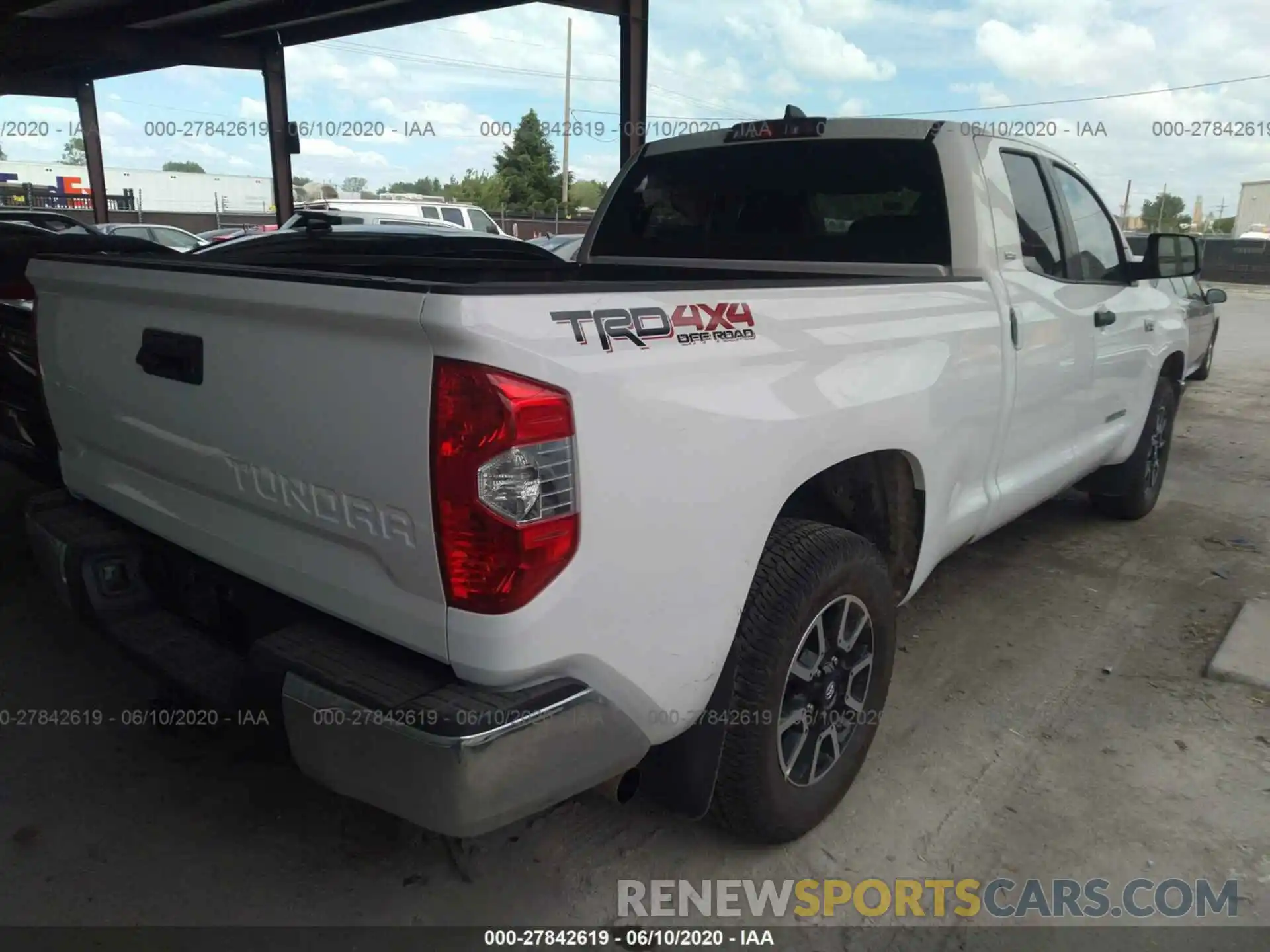 4 Photograph of a damaged car 5TFUY5F19LX898360 TOYOTA TUNDRA 2020