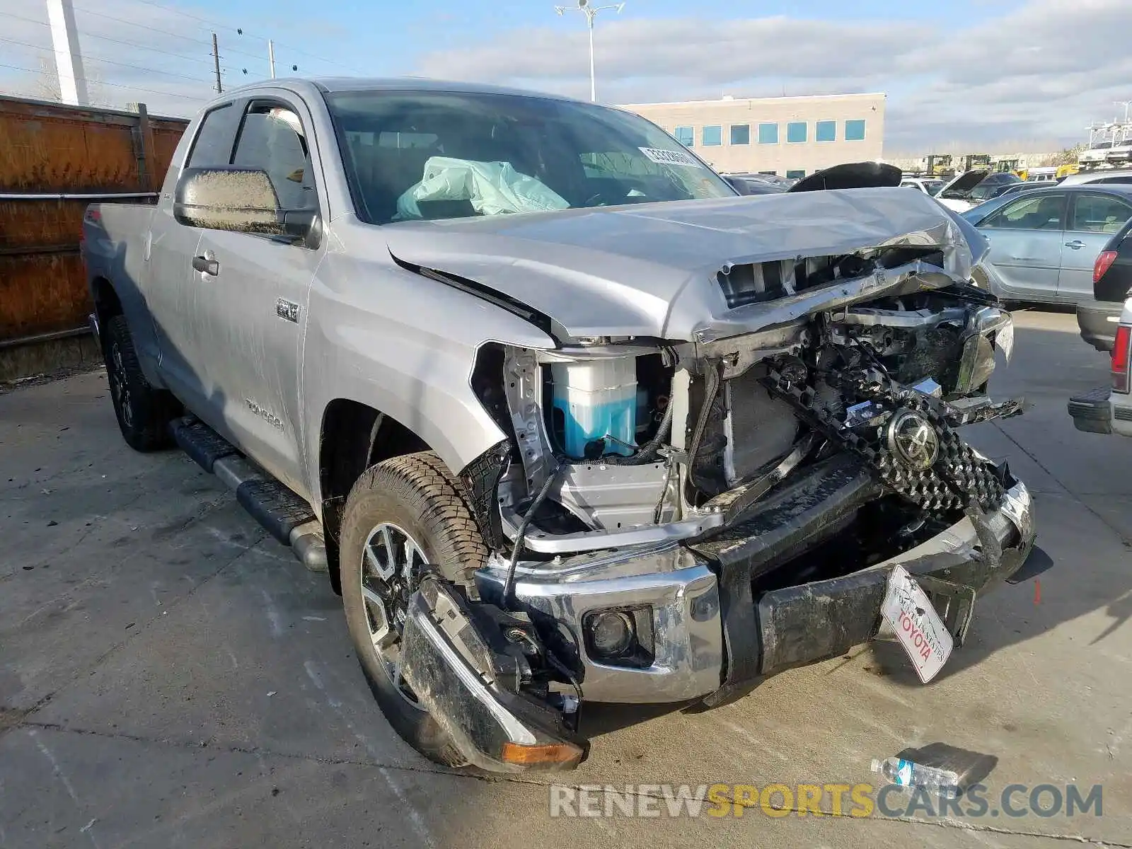 1 Photograph of a damaged car 5TFUY5F19LX904836 TOYOTA TUNDRA 2020