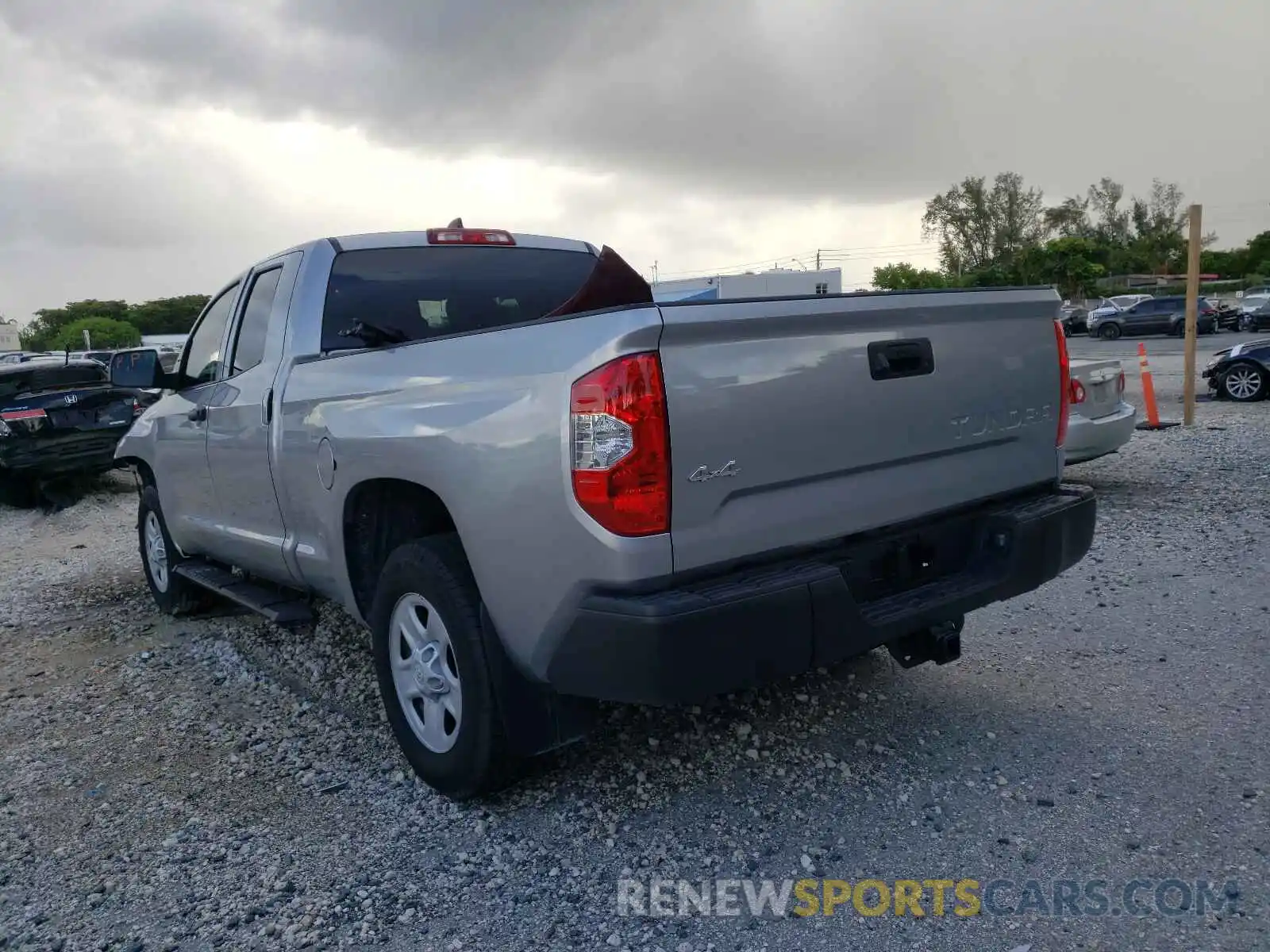 3 Photograph of a damaged car 5TFUY5F19LX921295 TOYOTA TUNDRA 2020