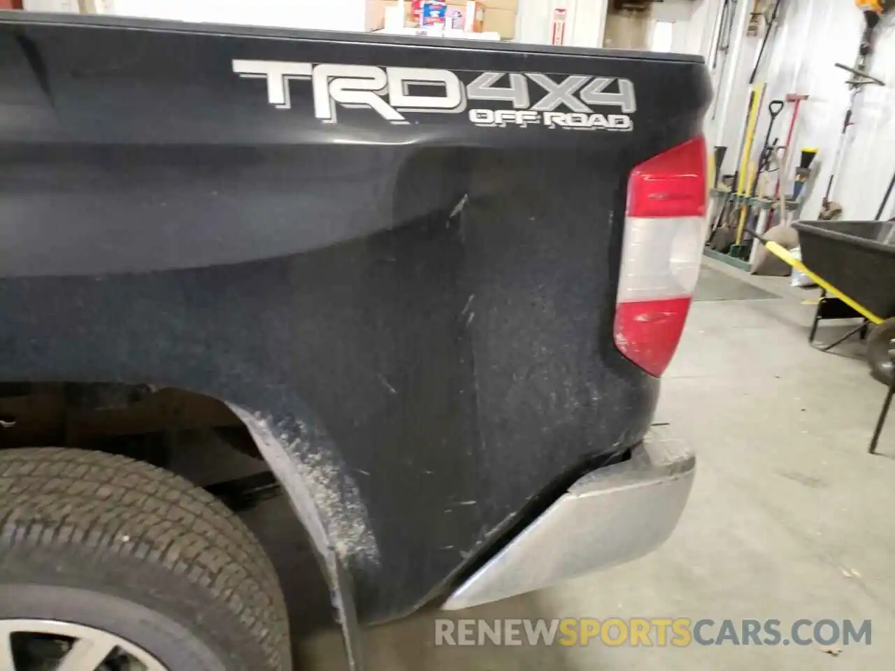 9 Photograph of a damaged car 5TFUY5F19LX951123 TOYOTA TUNDRA 2020