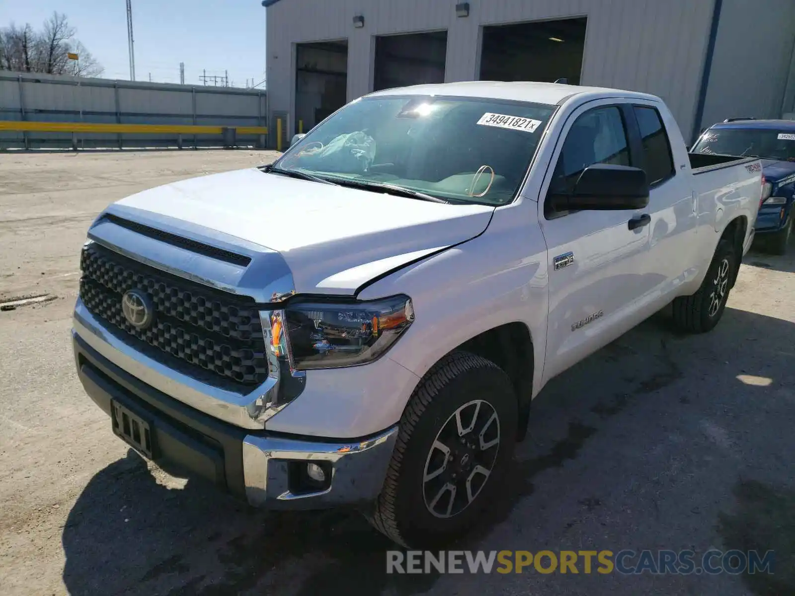 2 Photograph of a damaged car 5TFUY5F1XLX886461 TOYOTA TUNDRA 2020