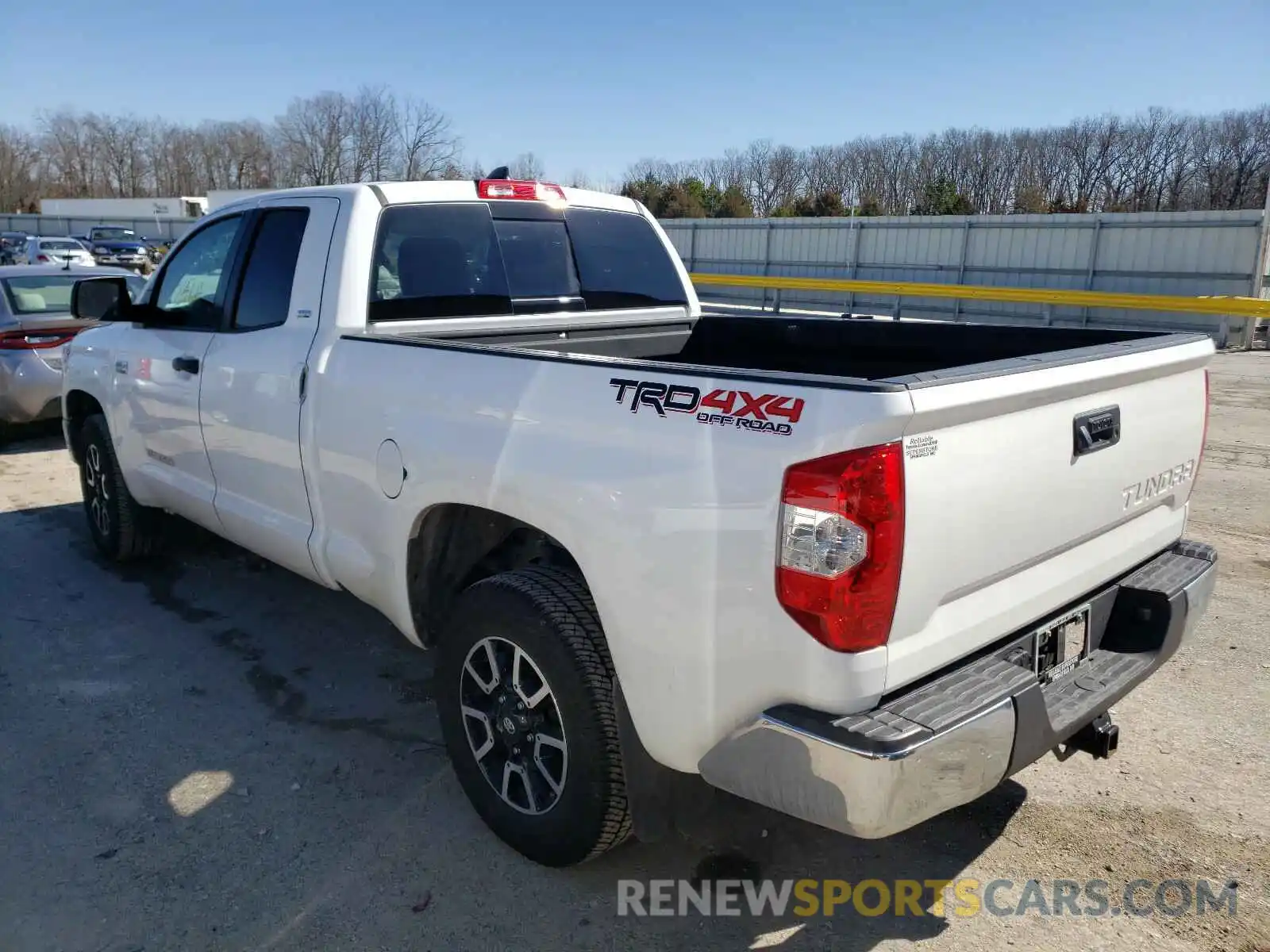 3 Photograph of a damaged car 5TFUY5F1XLX886461 TOYOTA TUNDRA 2020