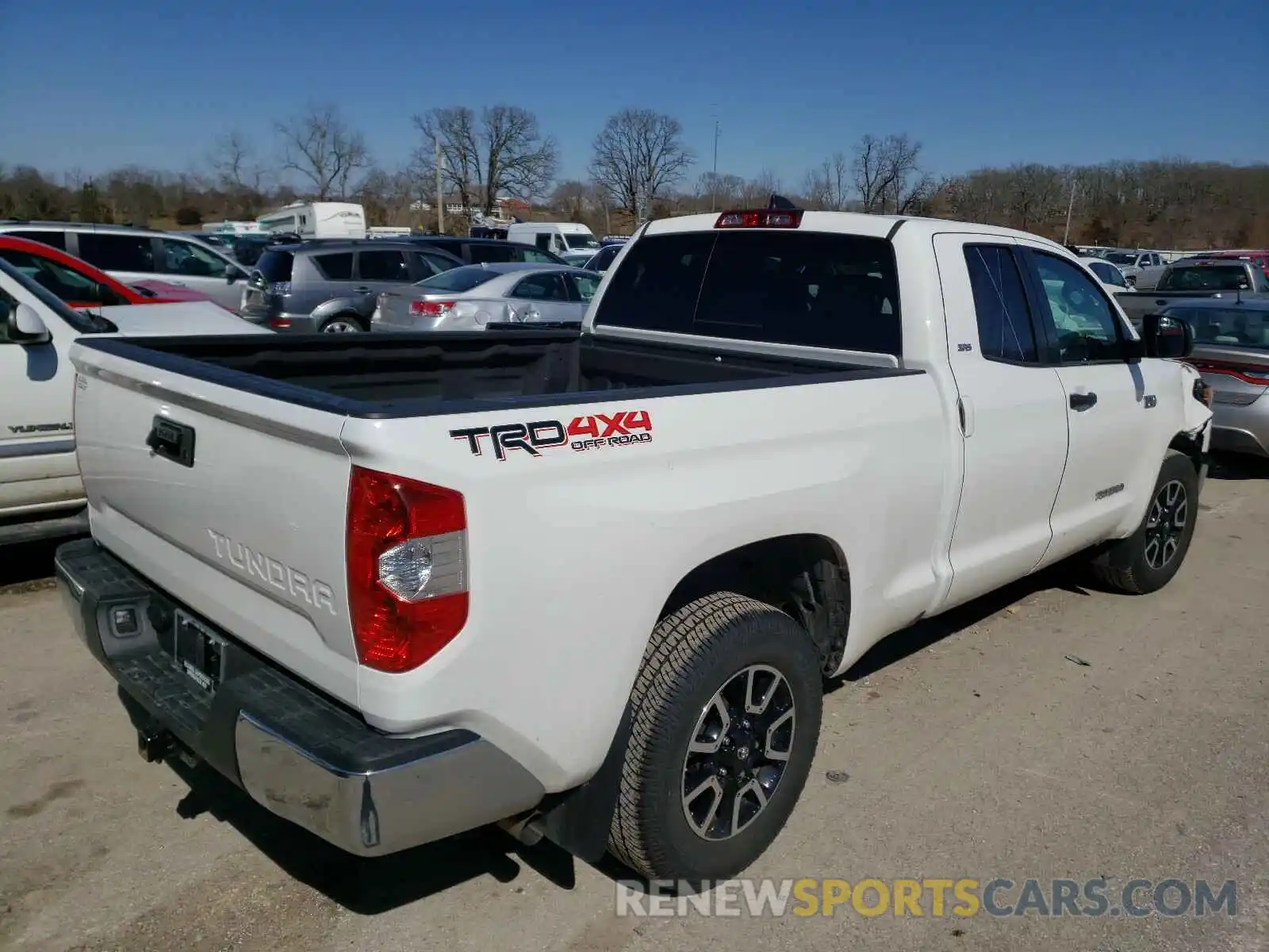 4 Photograph of a damaged car 5TFUY5F1XLX886461 TOYOTA TUNDRA 2020