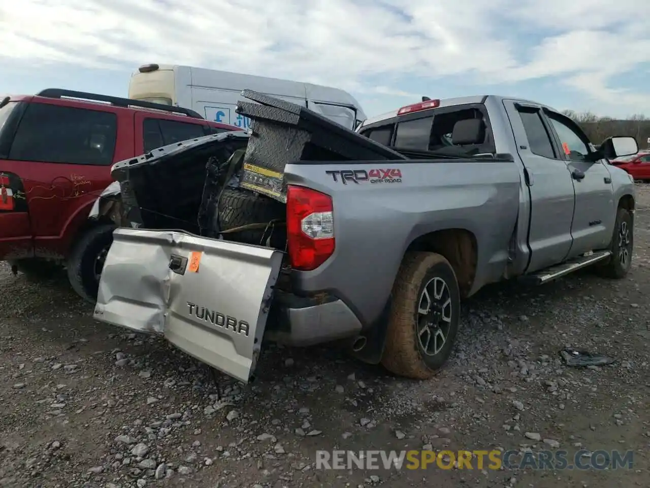 4 Photograph of a damaged car 5TFUY5F1XLX886802 TOYOTA TUNDRA 2020