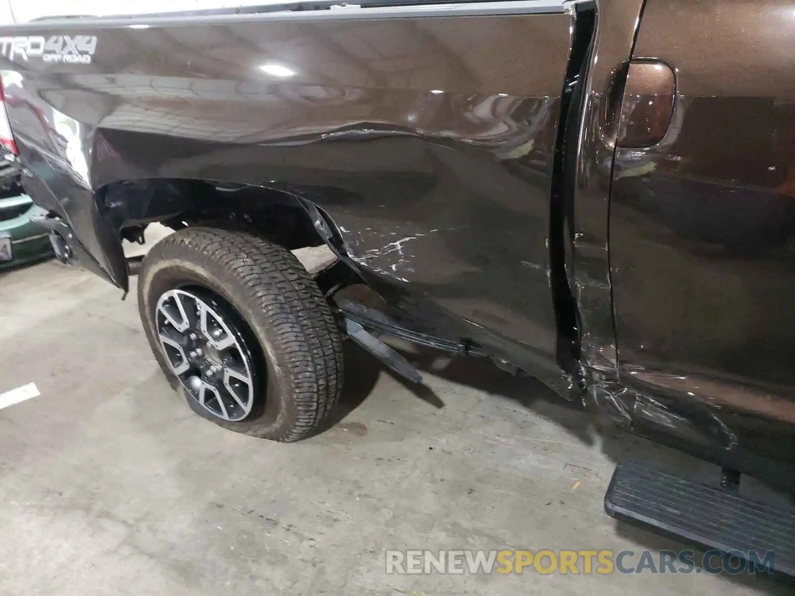 9 Photograph of a damaged car 5TFBY5F11MX006756 TOYOTA TUNDRA 2021