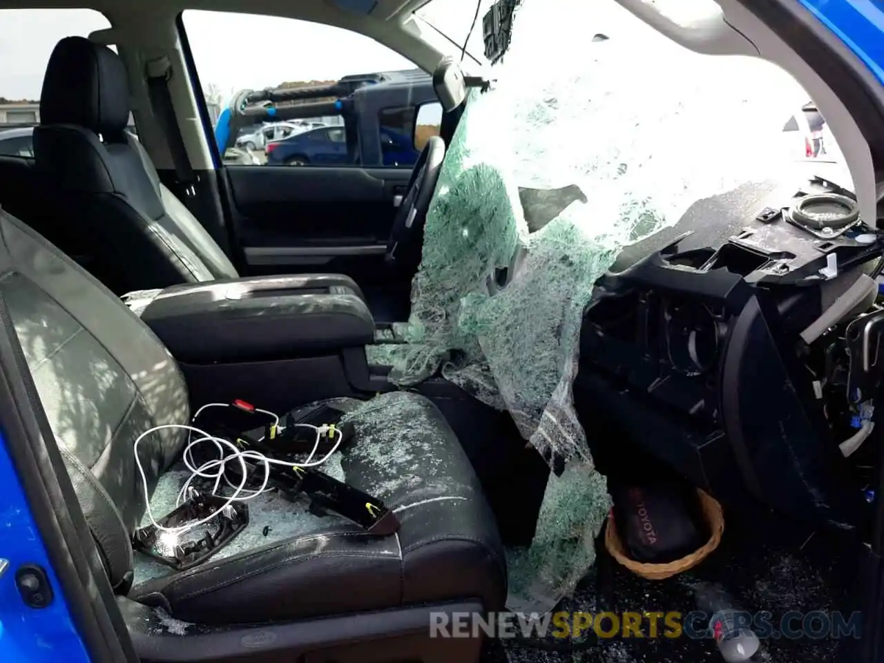 5 Photograph of a damaged car 5TFBY5F1XMX005315 TOYOTA TUNDRA 2021