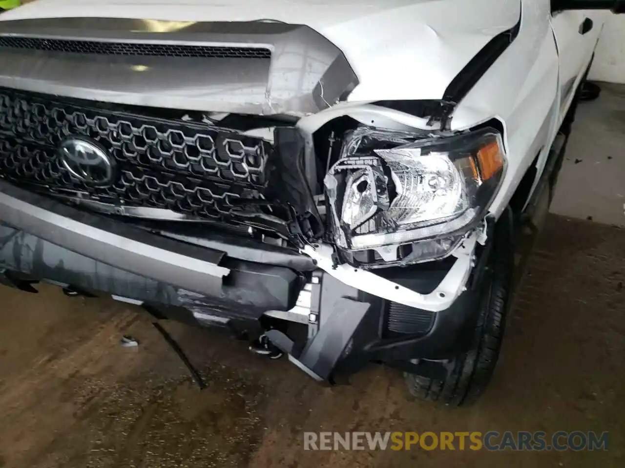 9 Photograph of a damaged car 5TFCY5F19MX027570 TOYOTA TUNDRA 2021