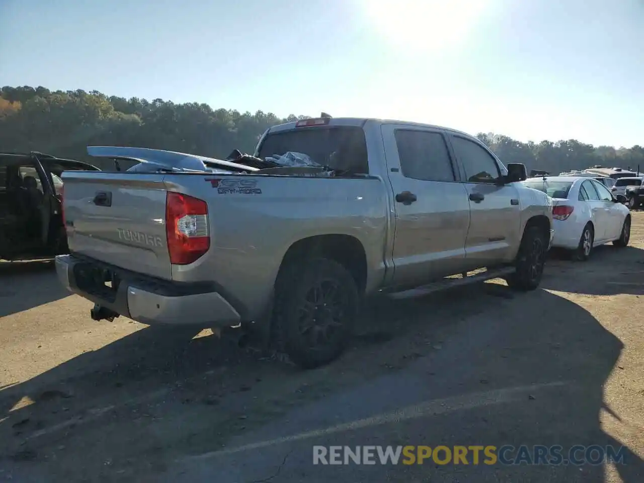 4 Photograph of a damaged car 5TFDY5F10MX038719 TOYOTA TUNDRA 2021