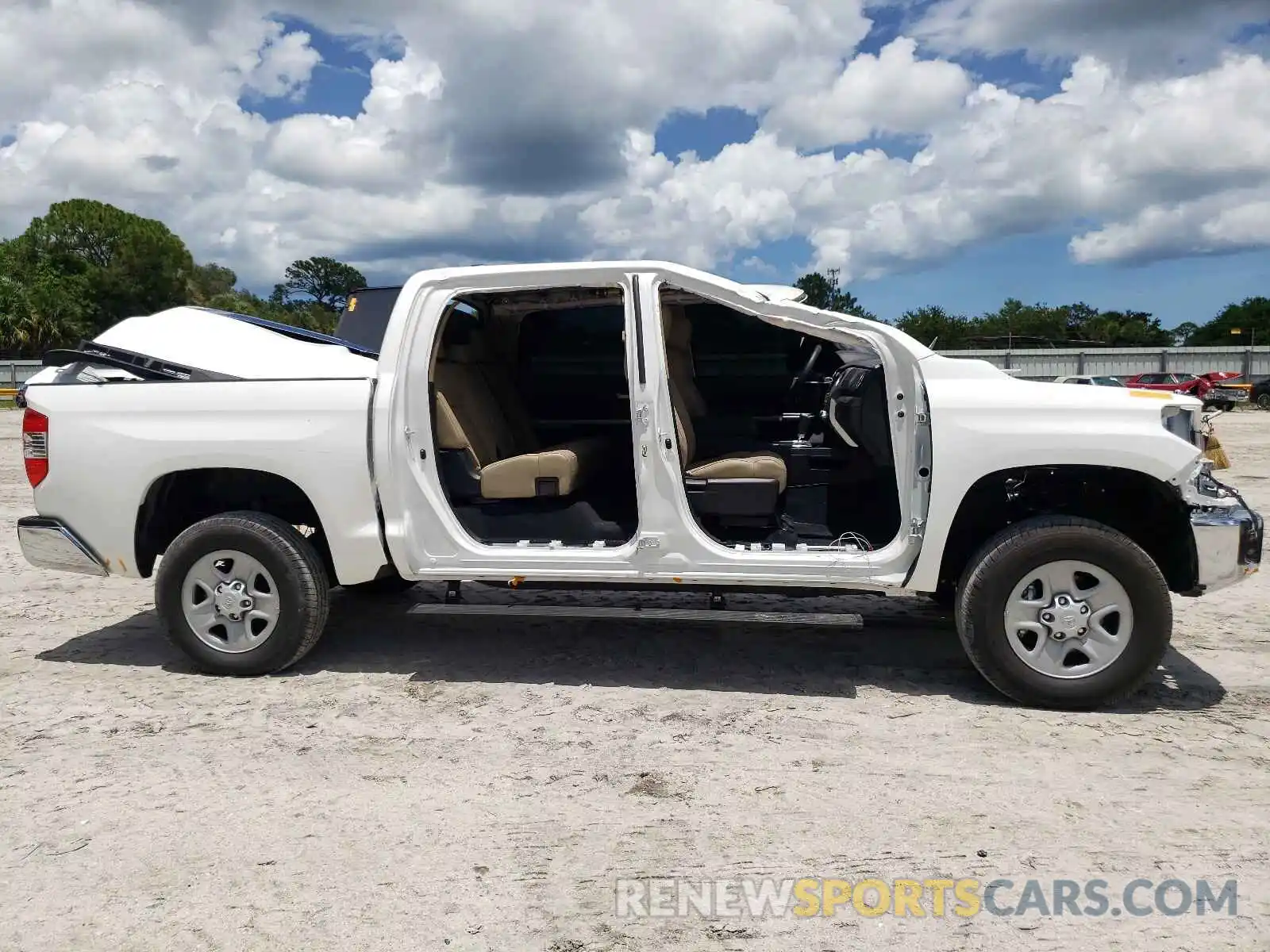 9 Photograph of a damaged car 5TFDY5F10MX990541 TOYOTA TUNDRA 2021