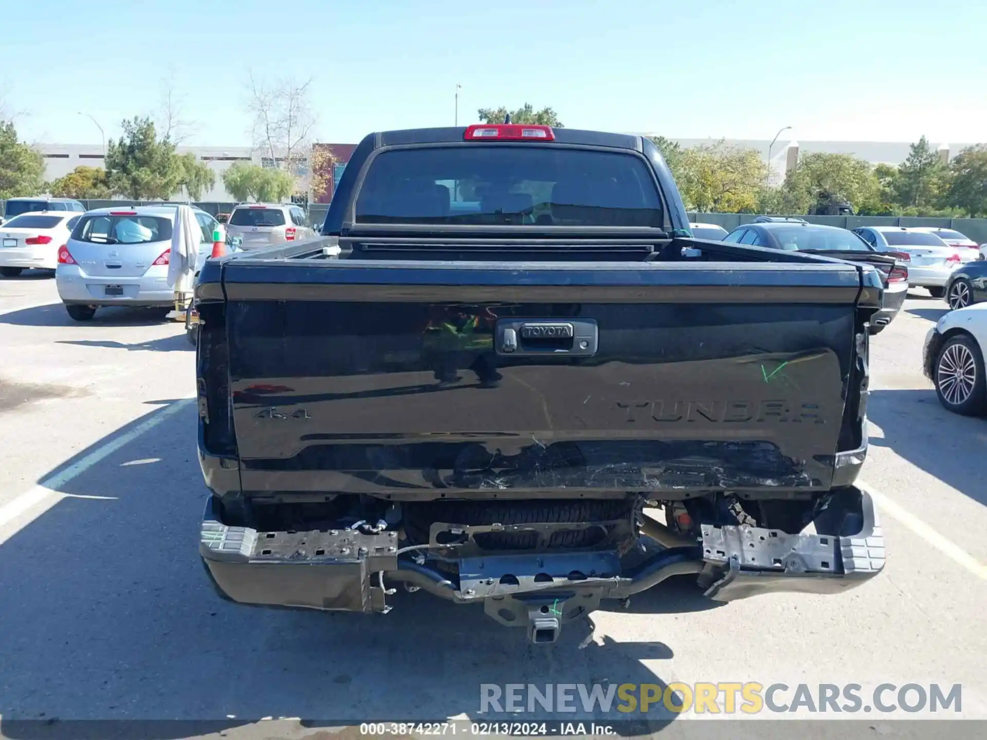 17 Photograph of a damaged car 5TFDY5F10MX991737 TOYOTA TUNDRA 2021