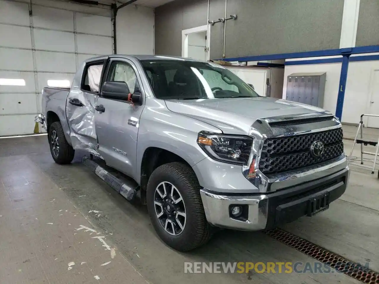 1 Photograph of a damaged car 5TFDY5F11MX017796 TOYOTA TUNDRA 2021