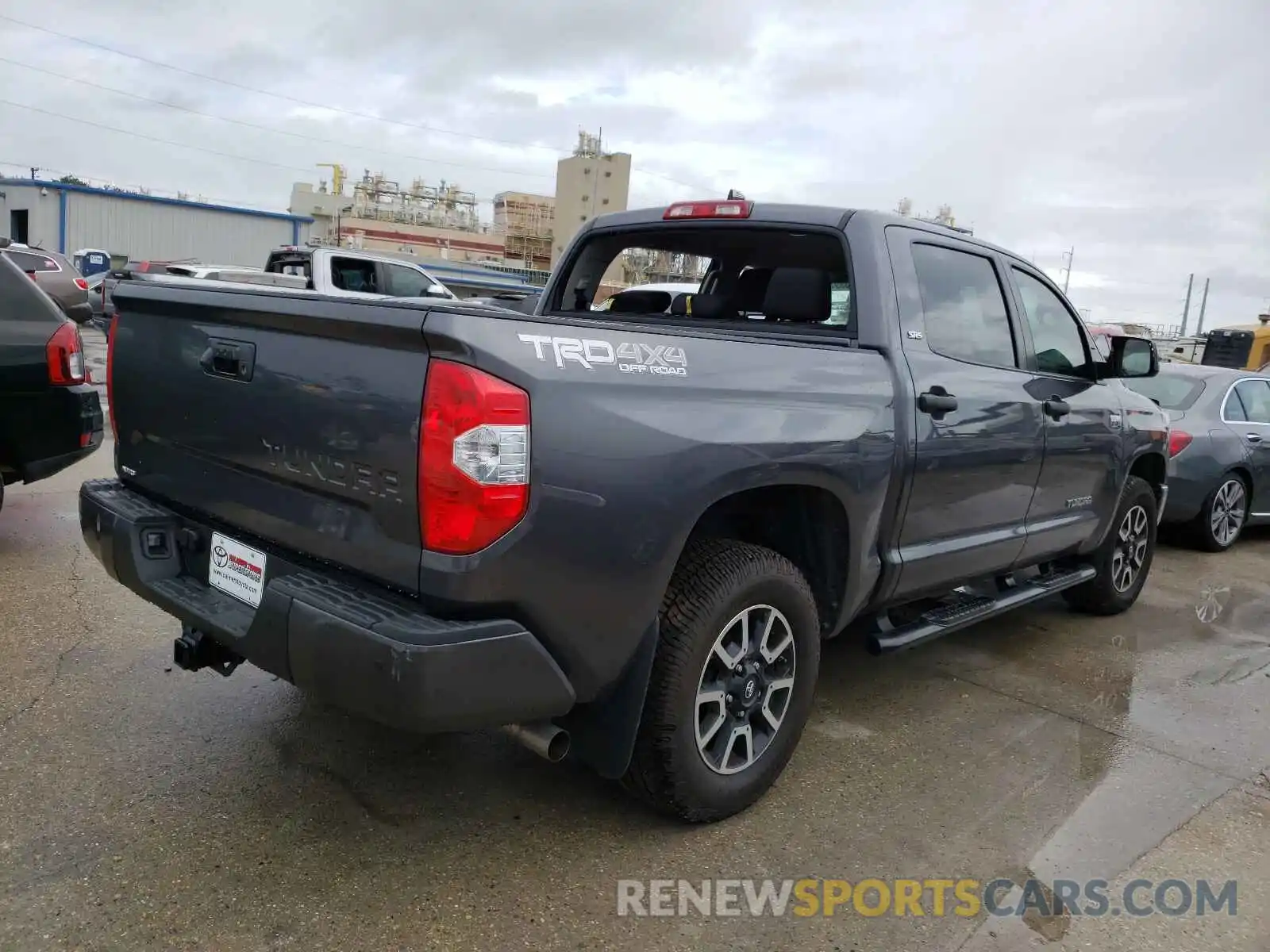 4 Photograph of a damaged car 5TFDY5F11MX989043 TOYOTA TUNDRA 2021