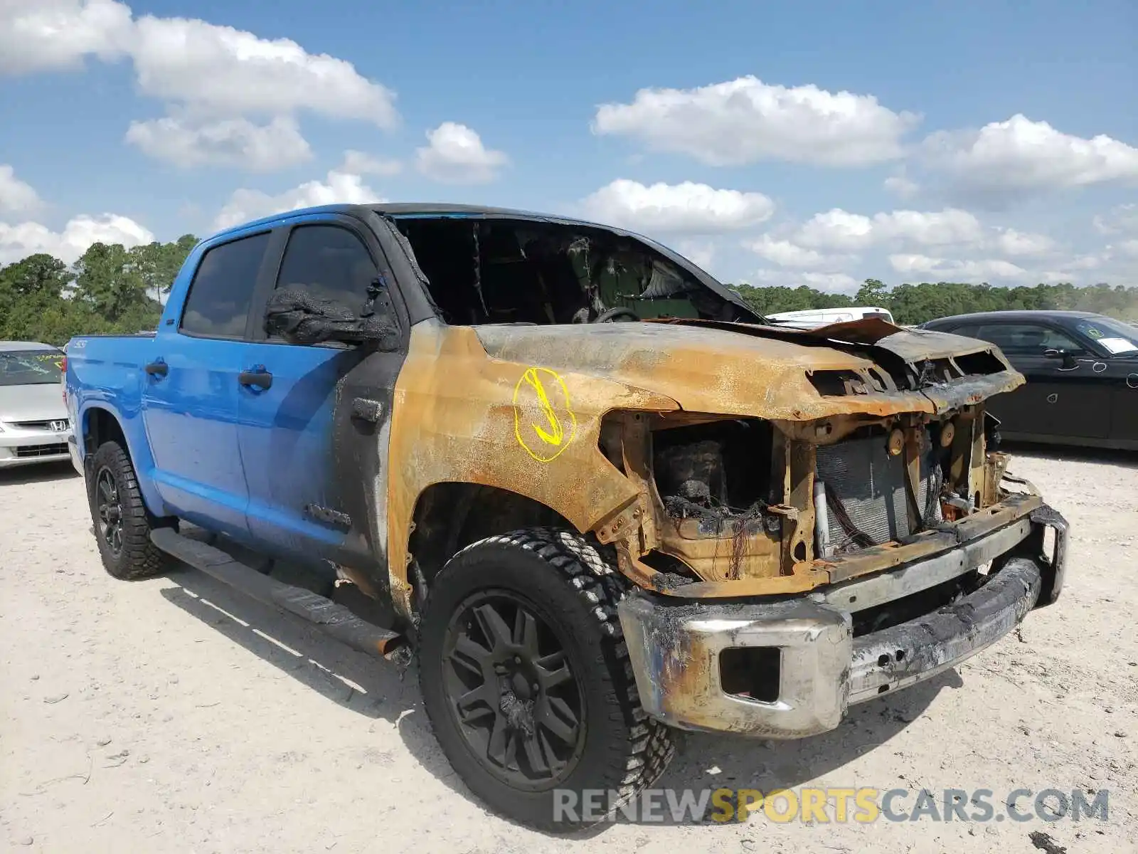 1 Photograph of a damaged car 5TFDY5F11MX992427 TOYOTA TUNDRA 2021