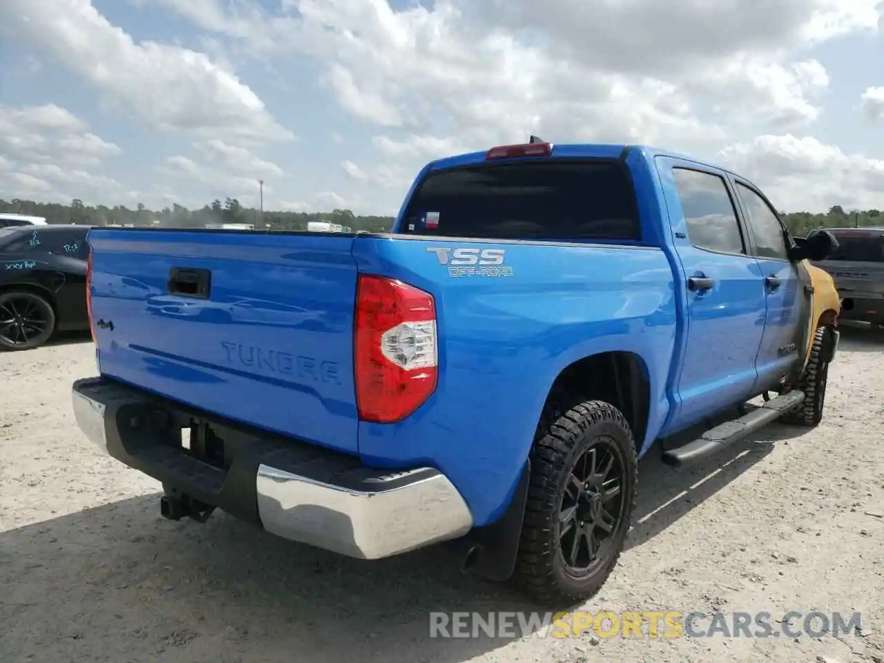 4 Photograph of a damaged car 5TFDY5F11MX992427 TOYOTA TUNDRA 2021