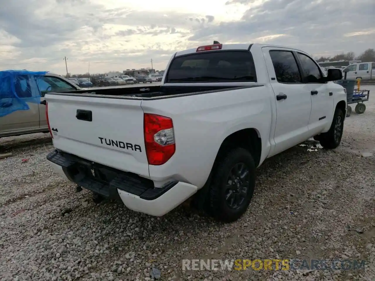 4 Photograph of a damaged car 5TFDY5F13MX003253 TOYOTA TUNDRA 2021