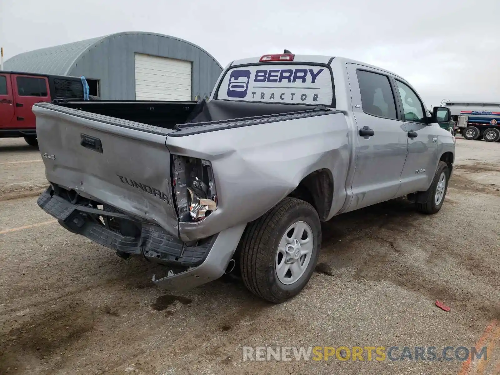 4 Photograph of a damaged car 5TFDY5F13MX013717 TOYOTA TUNDRA 2021