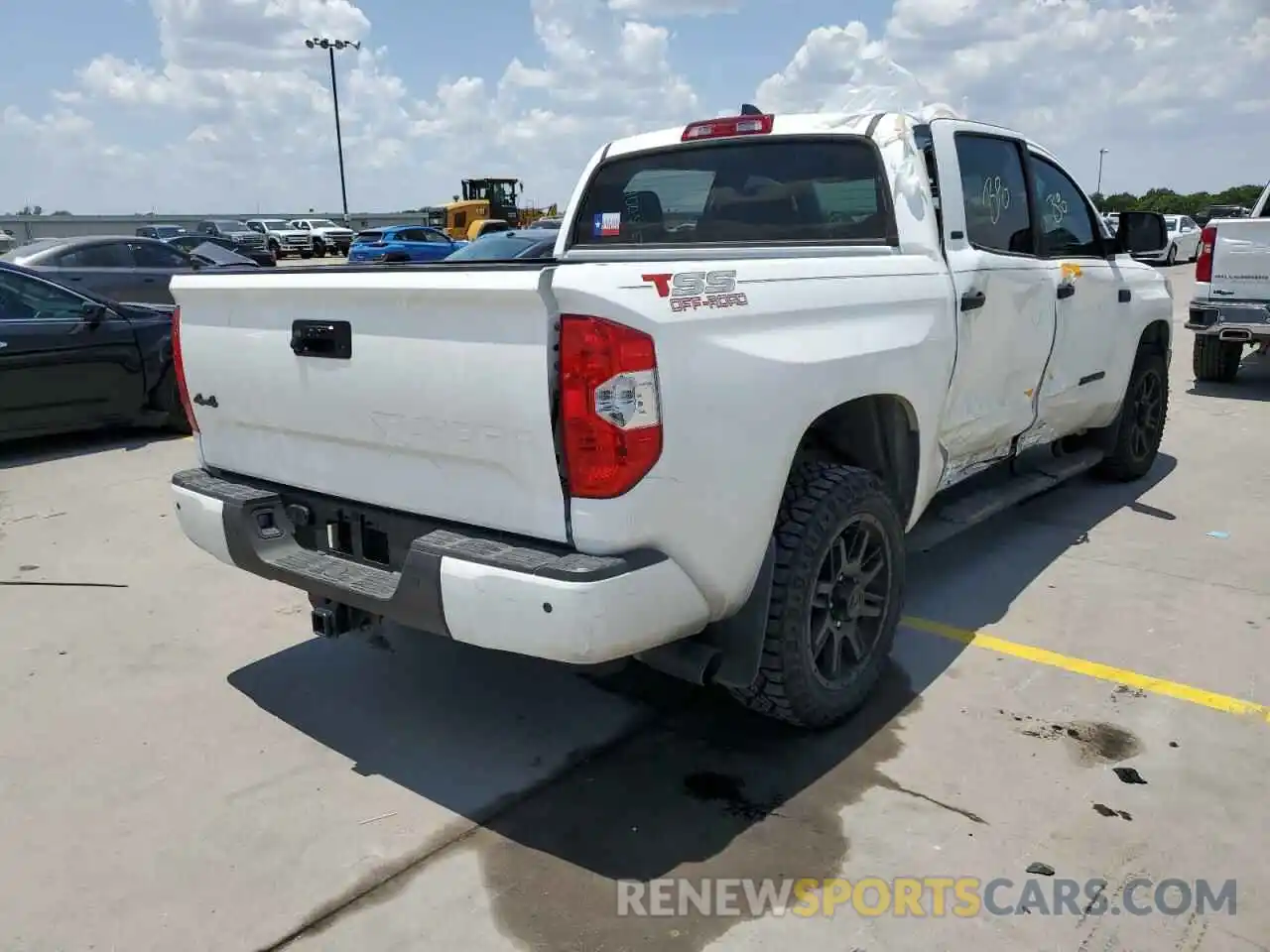 4 Photograph of a damaged car 5TFDY5F13MX037080 TOYOTA TUNDRA 2021