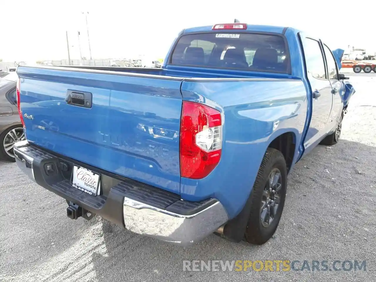 4 Photograph of a damaged car 5TFDY5F13MX976391 TOYOTA TUNDRA 2021