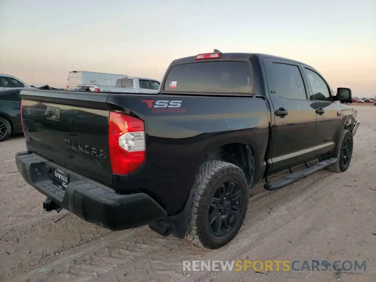 4 Photograph of a damaged car 5TFDY5F13MX990324 TOYOTA TUNDRA 2021