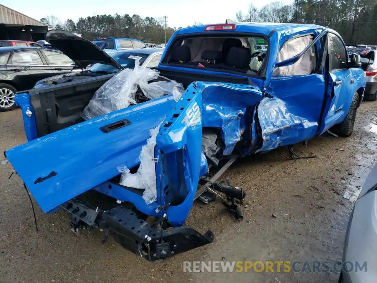 4 Photograph of a damaged car 5TFDY5F17MX002817 TOYOTA TUNDRA 2021