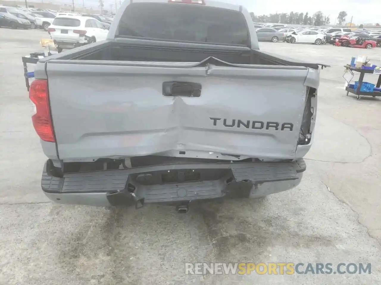 9 Photograph of a damaged car 5TFDY5F17MX023182 TOYOTA TUNDRA 2021