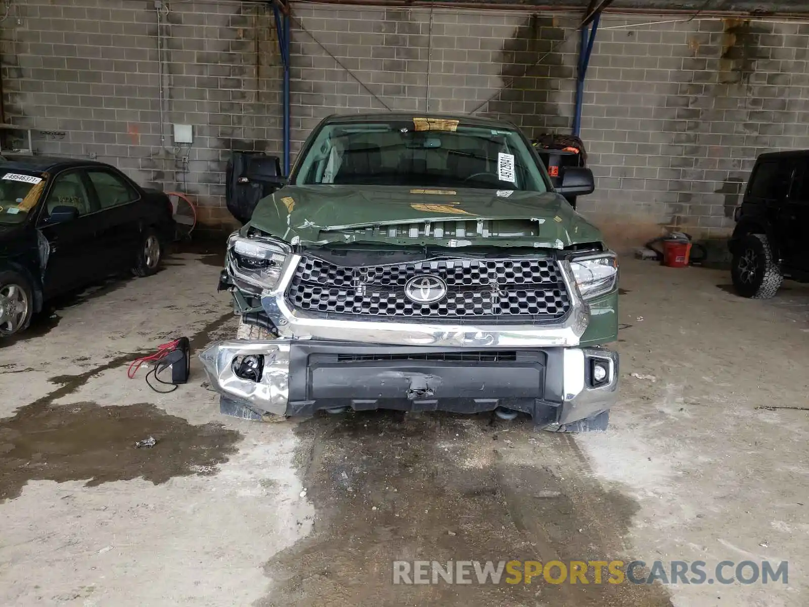 9 Photograph of a damaged car 5TFDY5F17MX959142 TOYOTA TUNDRA 2021