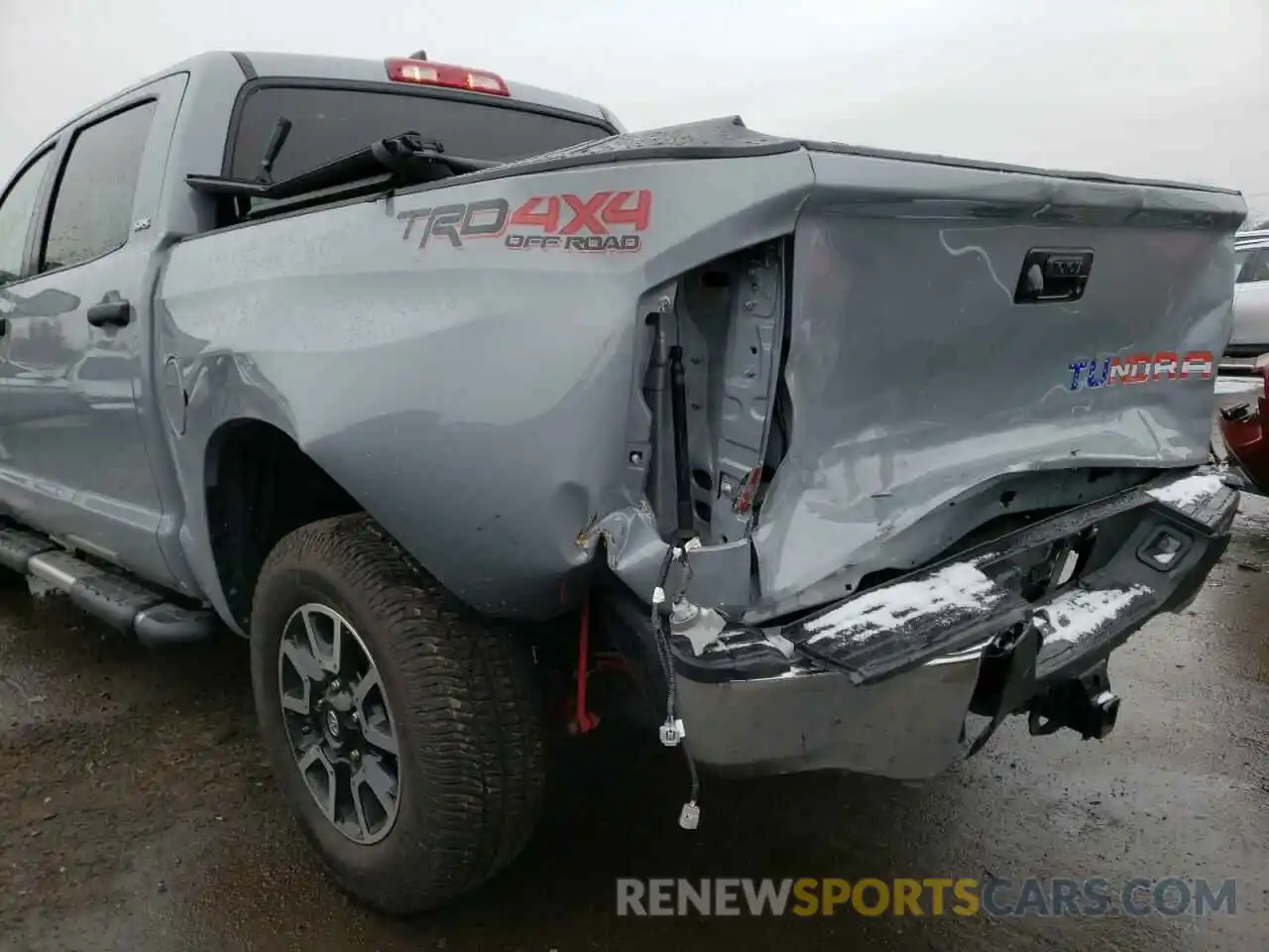 9 Photograph of a damaged car 5TFDY5F17MX984526 TOYOTA TUNDRA 2021