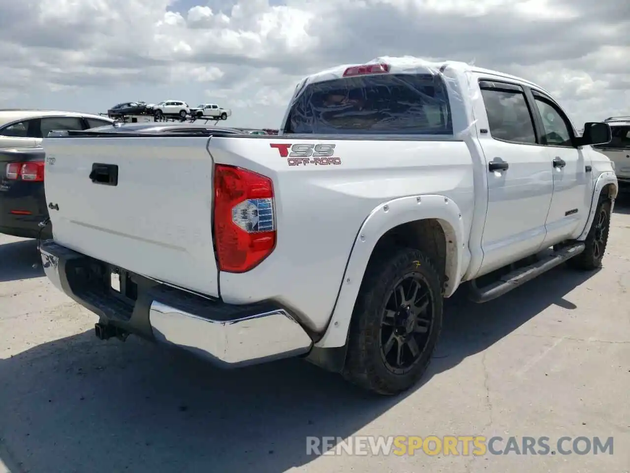 4 Photograph of a damaged car 5TFDY5F18MX001482 TOYOTA TUNDRA 2021