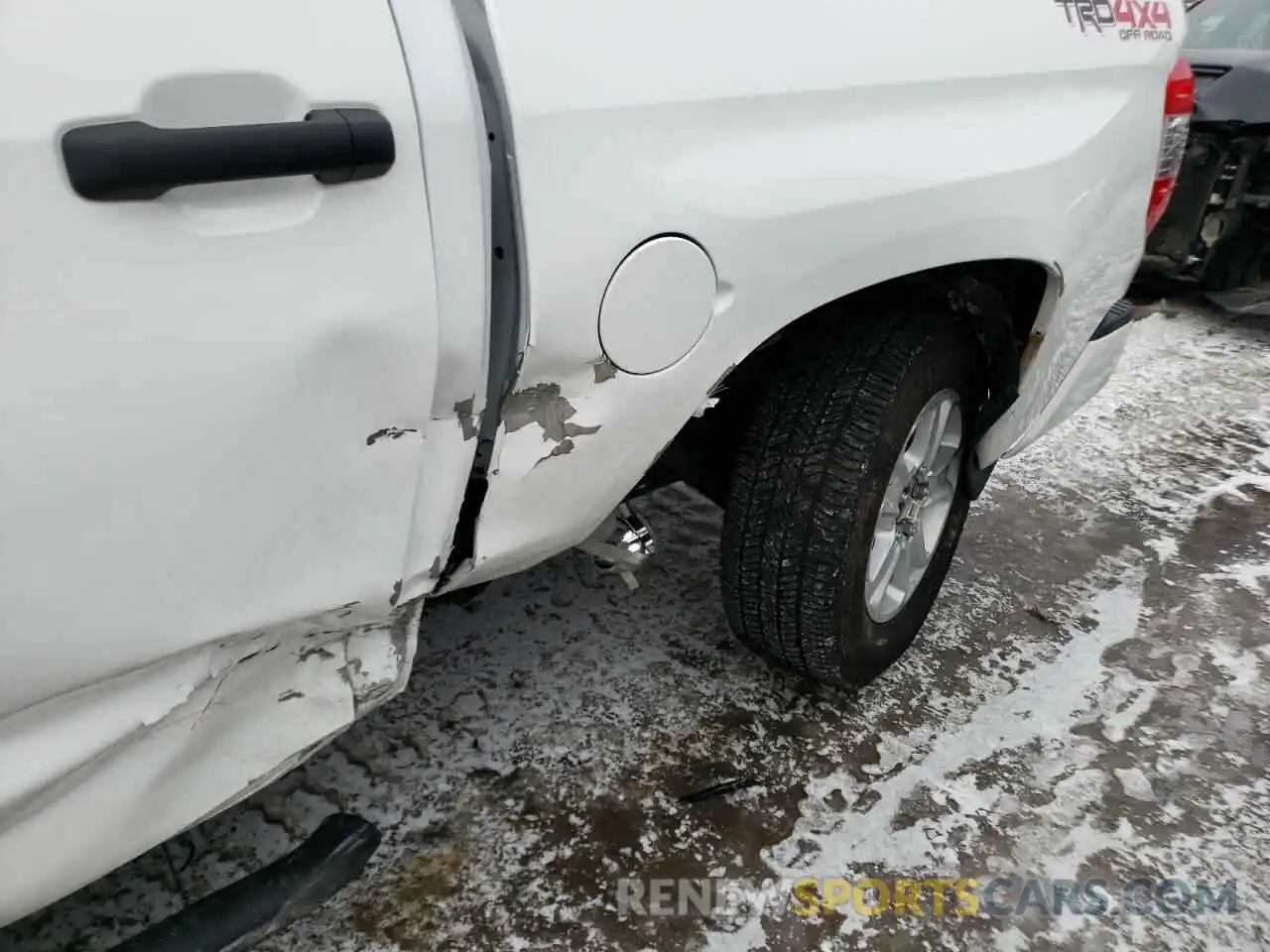 9 Photograph of a damaged car 5TFDY5F18MX014555 TOYOTA TUNDRA 2021