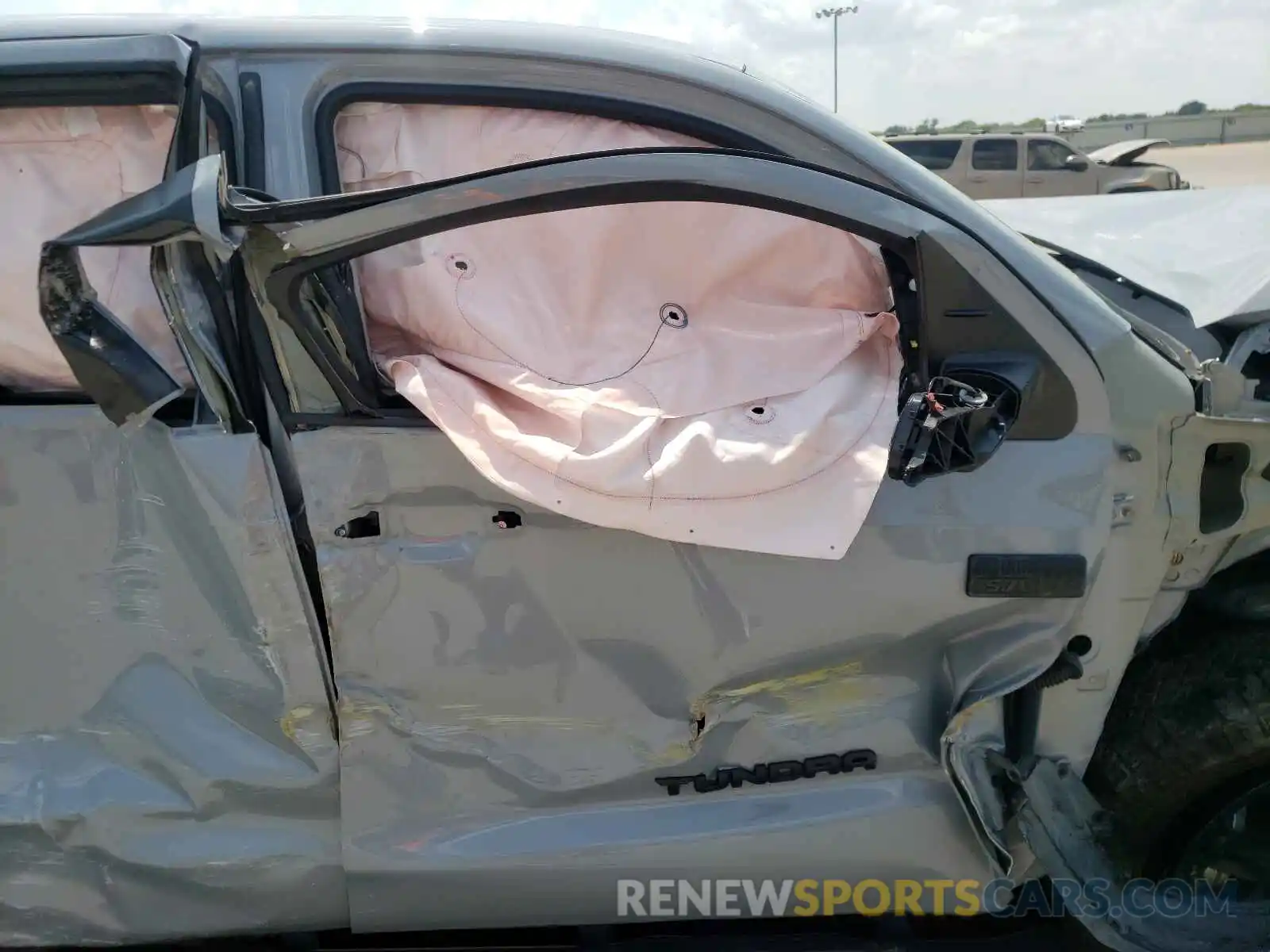 5 Photograph of a damaged car 5TFDY5F18MX957769 TOYOTA TUNDRA 2021