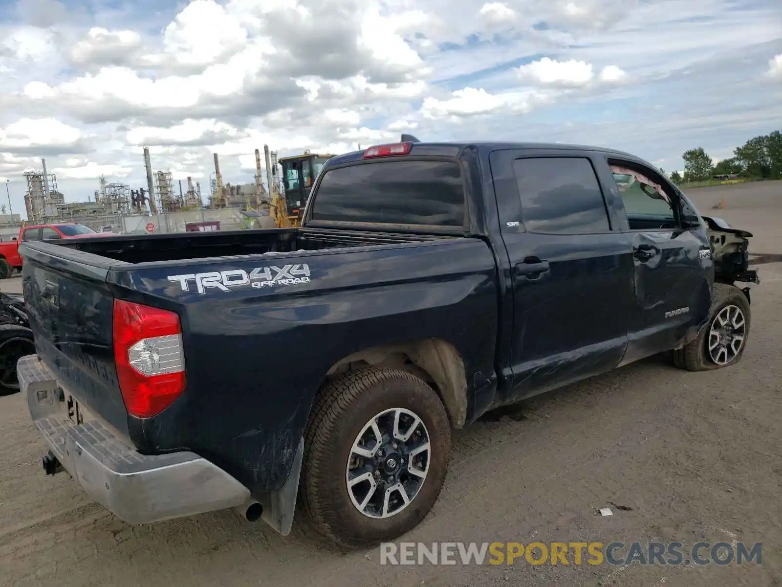 4 Photograph of a damaged car 5TFDY5F18MX960204 TOYOTA TUNDRA 2021