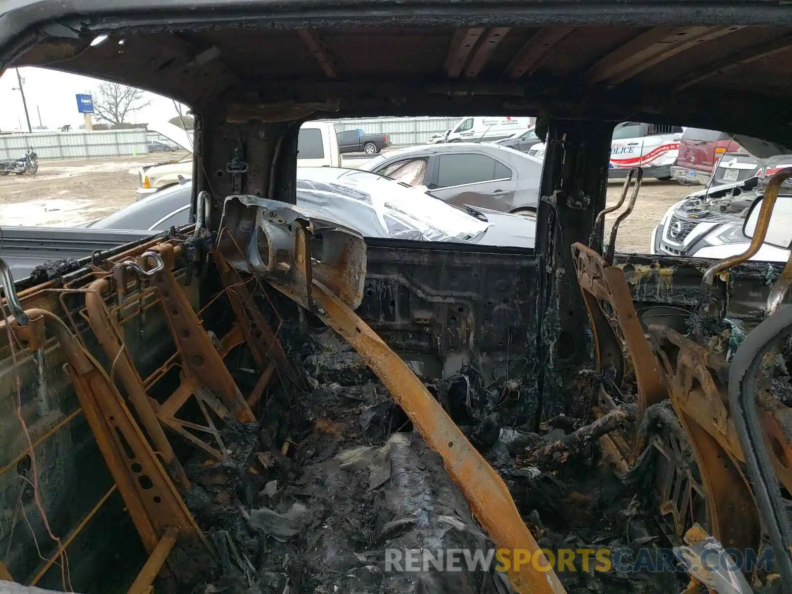 6 Photograph of a damaged car 5TFDY5F19MX962561 TOYOTA TUNDRA 2021