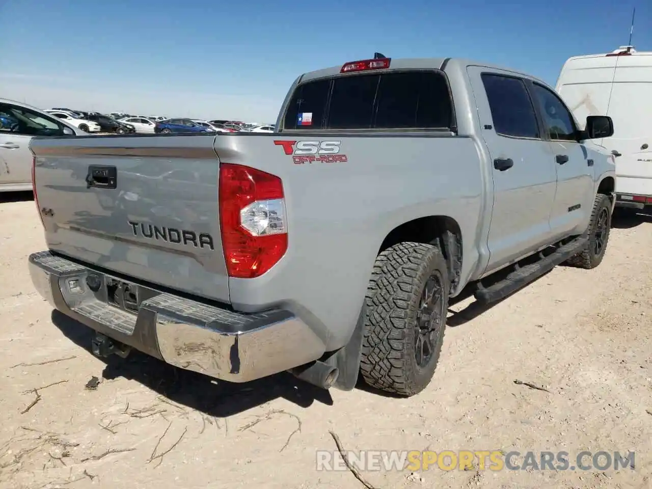 4 Photograph of a damaged car 5TFDY5F1XMX956736 TOYOTA TUNDRA 2021