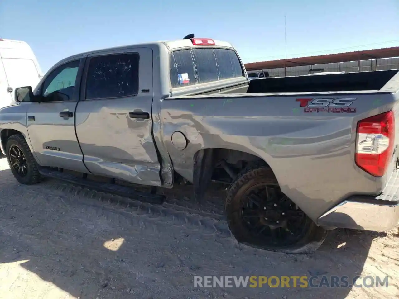 9 Photograph of a damaged car 5TFDY5F1XMX956736 TOYOTA TUNDRA 2021