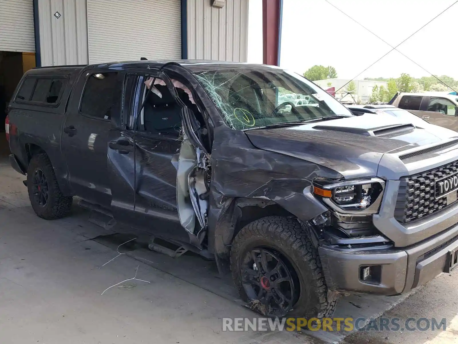 9 Photograph of a damaged car 5TFDY5F1XMX985816 TOYOTA TUNDRA 2021