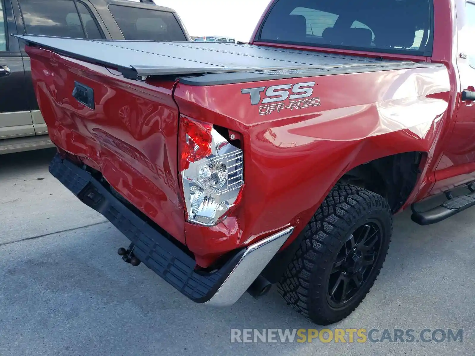 9 Photograph of a damaged car 5TFEY5F17MX274742 TOYOTA TUNDRA 2021